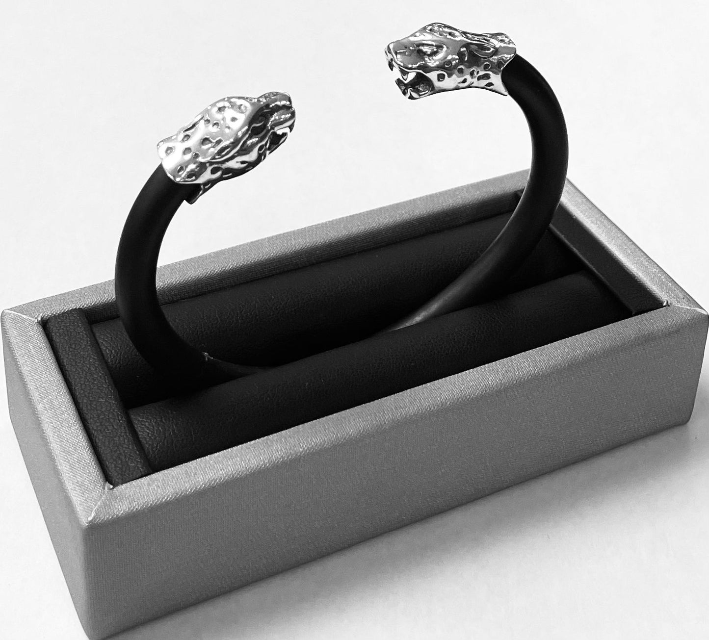 BRAZALETE  EN PLATA LEY 925  CON CAUCHO