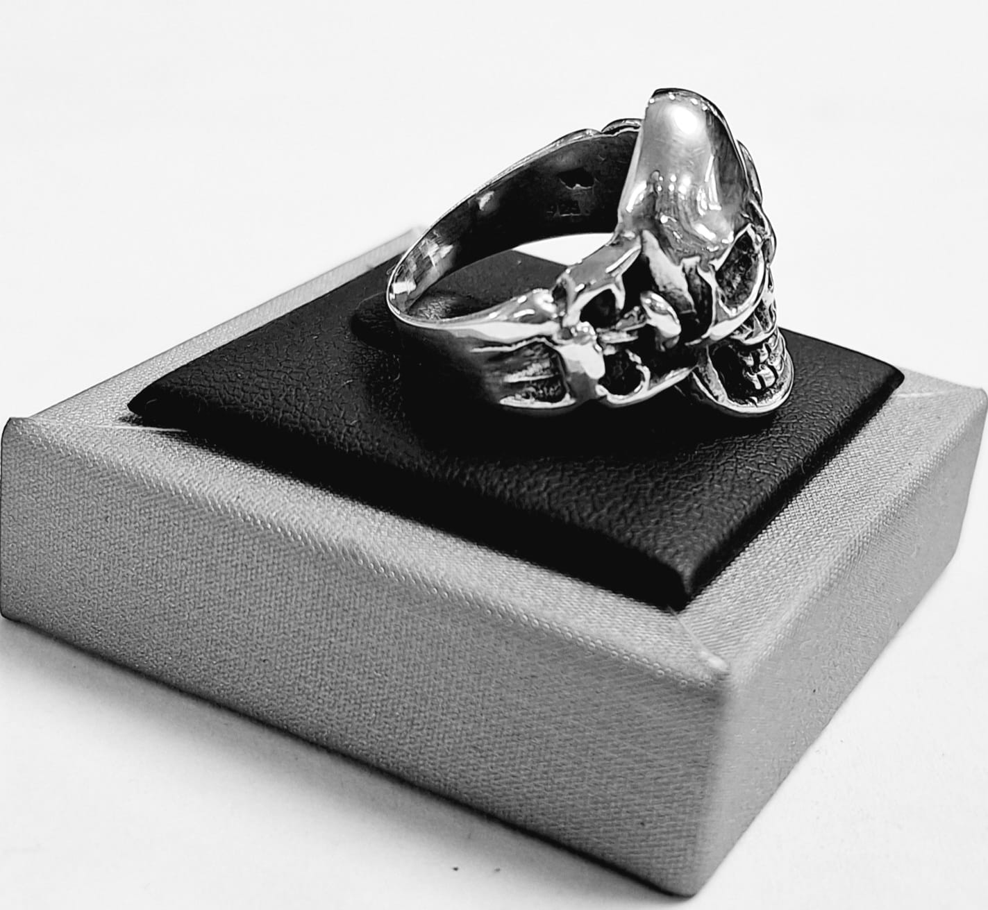 ANILLO CALAVERA EN PLATA LEY 925