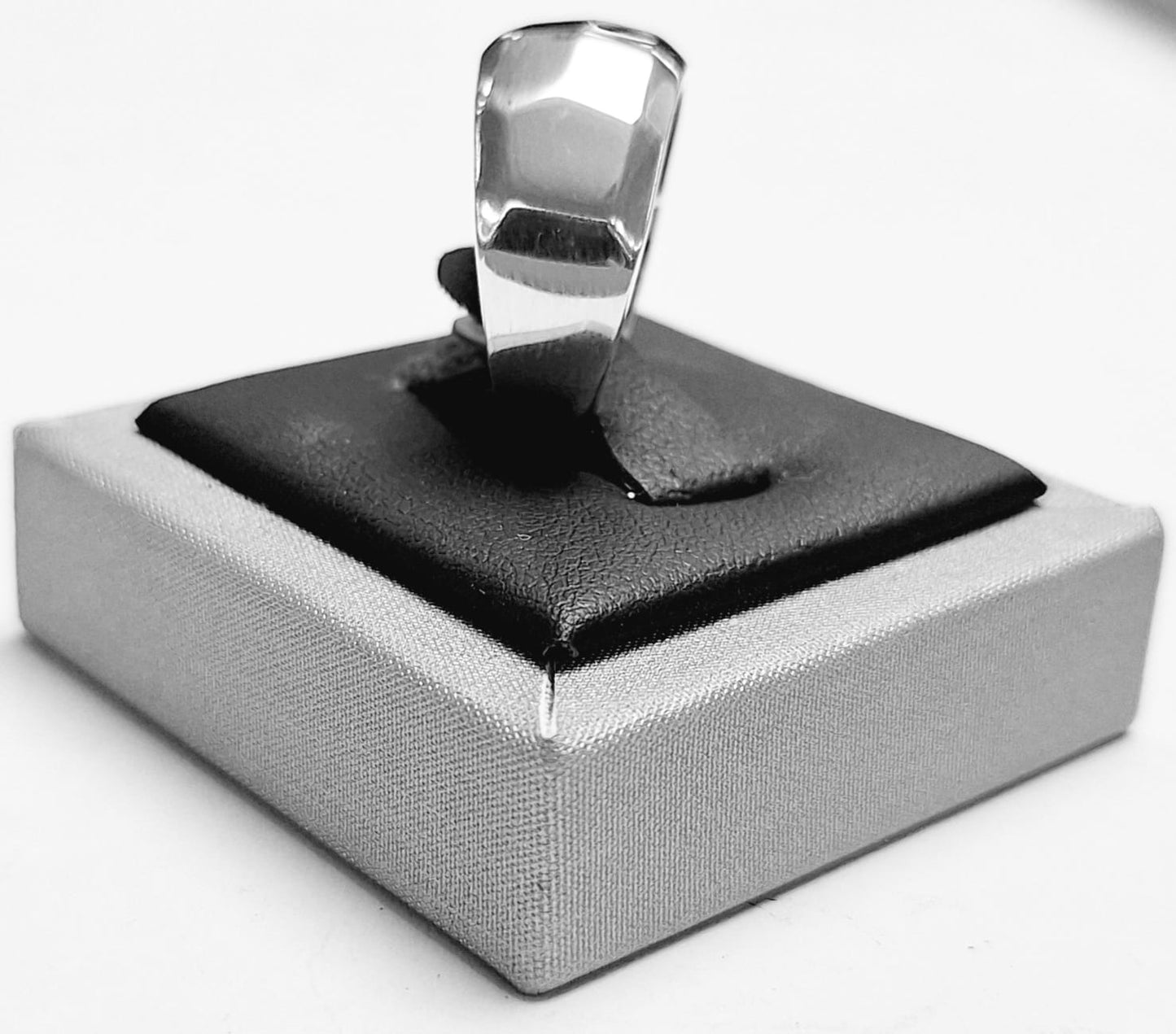 ANILLO EN PLATA LEY 925