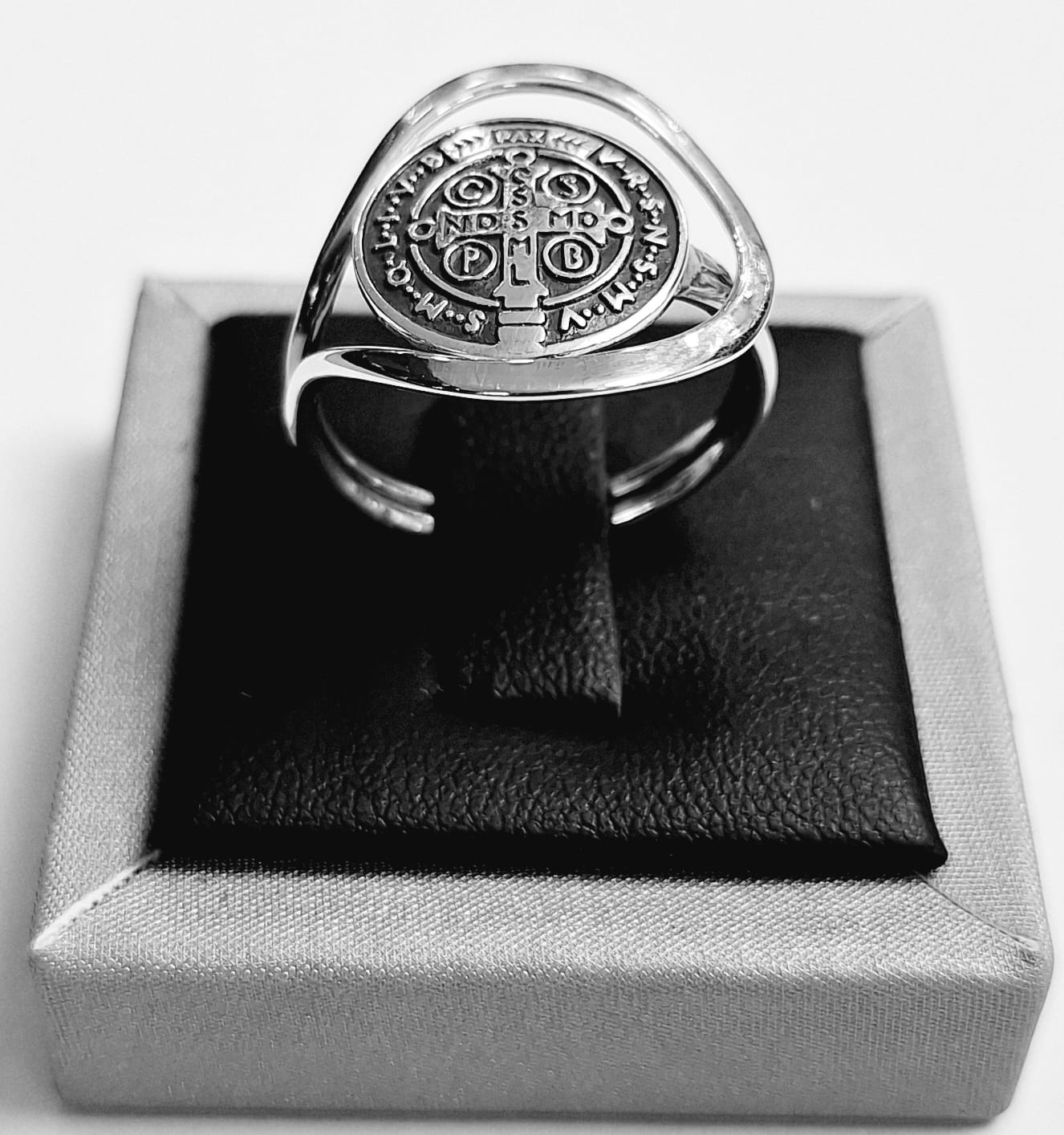 ANILLO SAN BENITO EN PLATA LEY 925