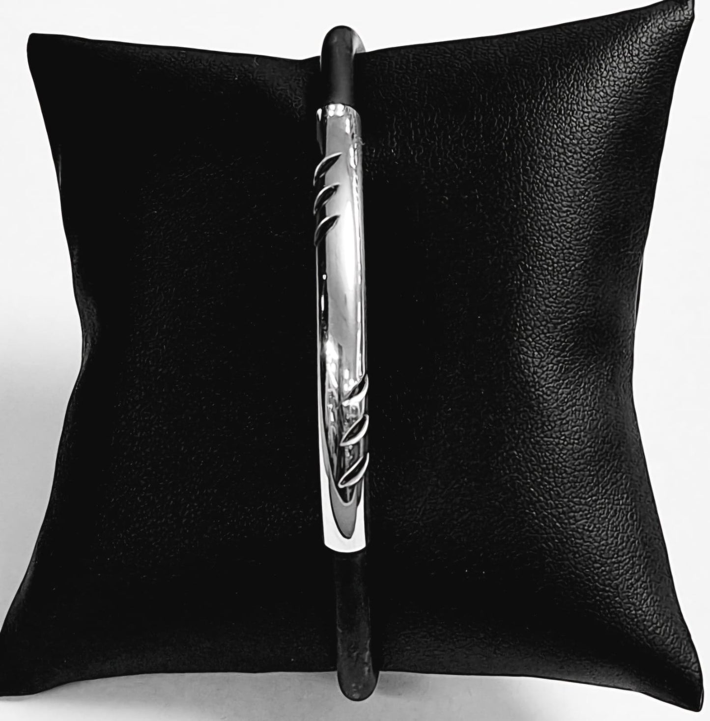 BRAZALETE EN PLATA LEY 925 CON CAUCHO