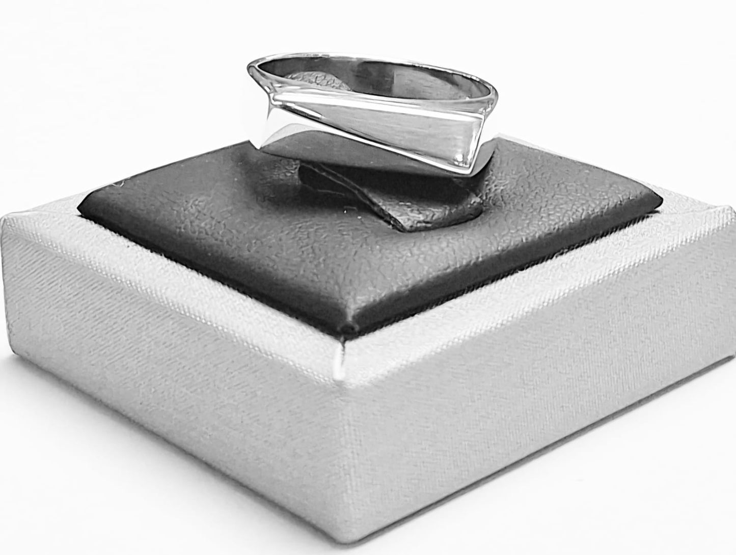 ANILLO EN PLATA LEY 925
