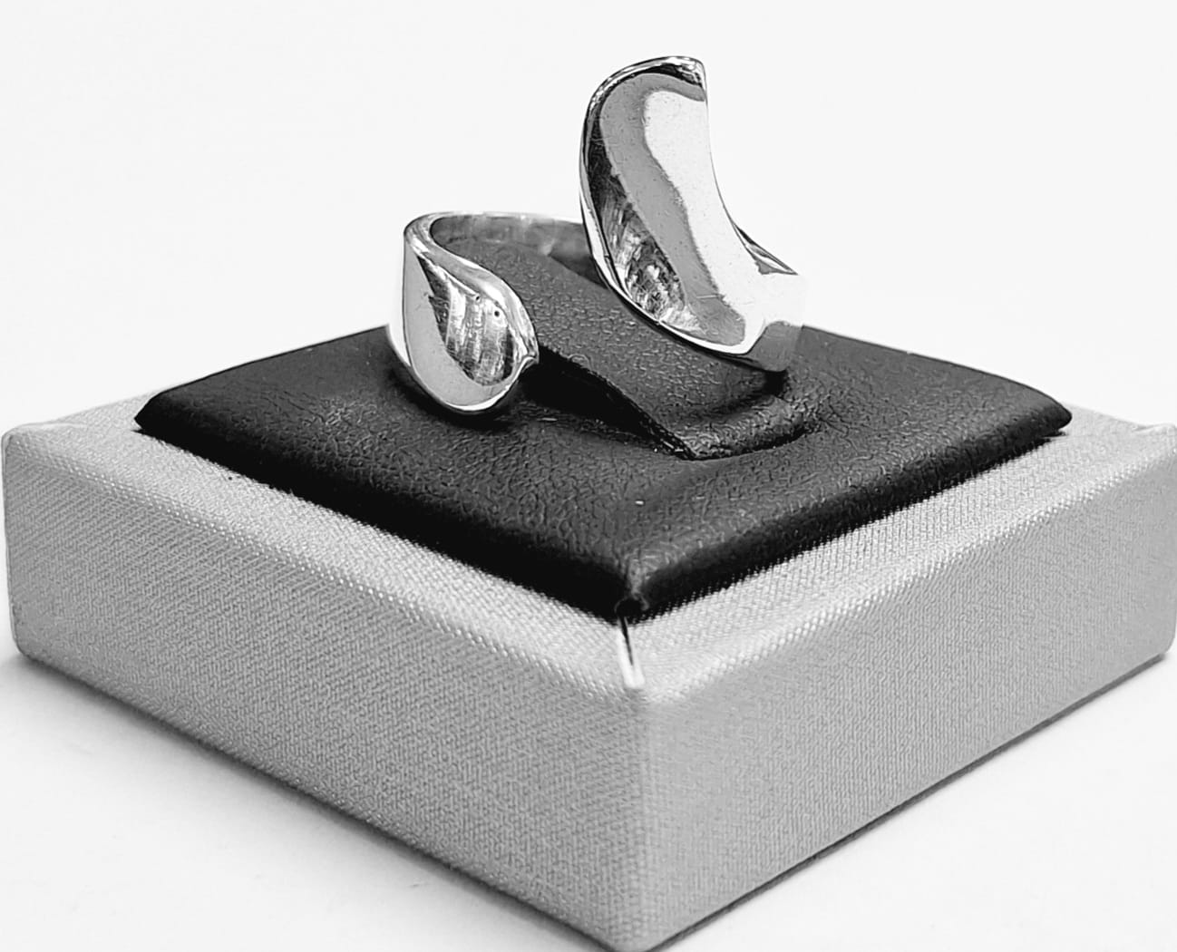 ANILLO EN PLATA LEY 925