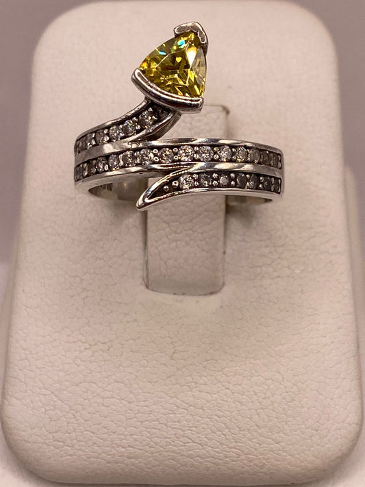 Anillo Abierto con Zirconia Amarilla en Plata Ley 925