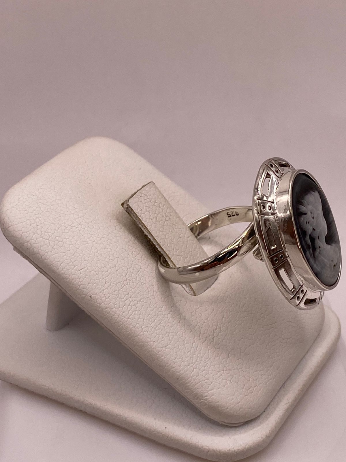 ANILLO AJUSTABLE DE PLATA LEY 925 CON CAMAFEO