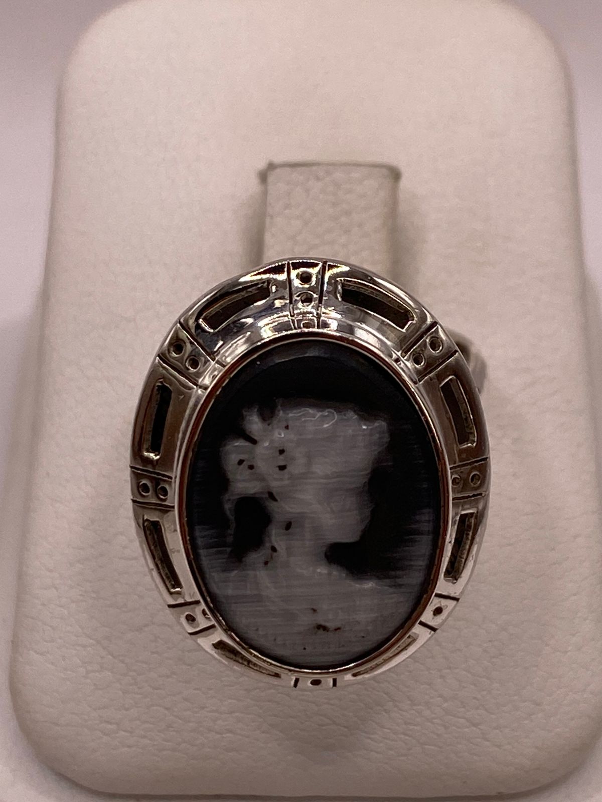 ANILLO AJUSTABLE DE PLATA LEY 925 CON CAMAFEO