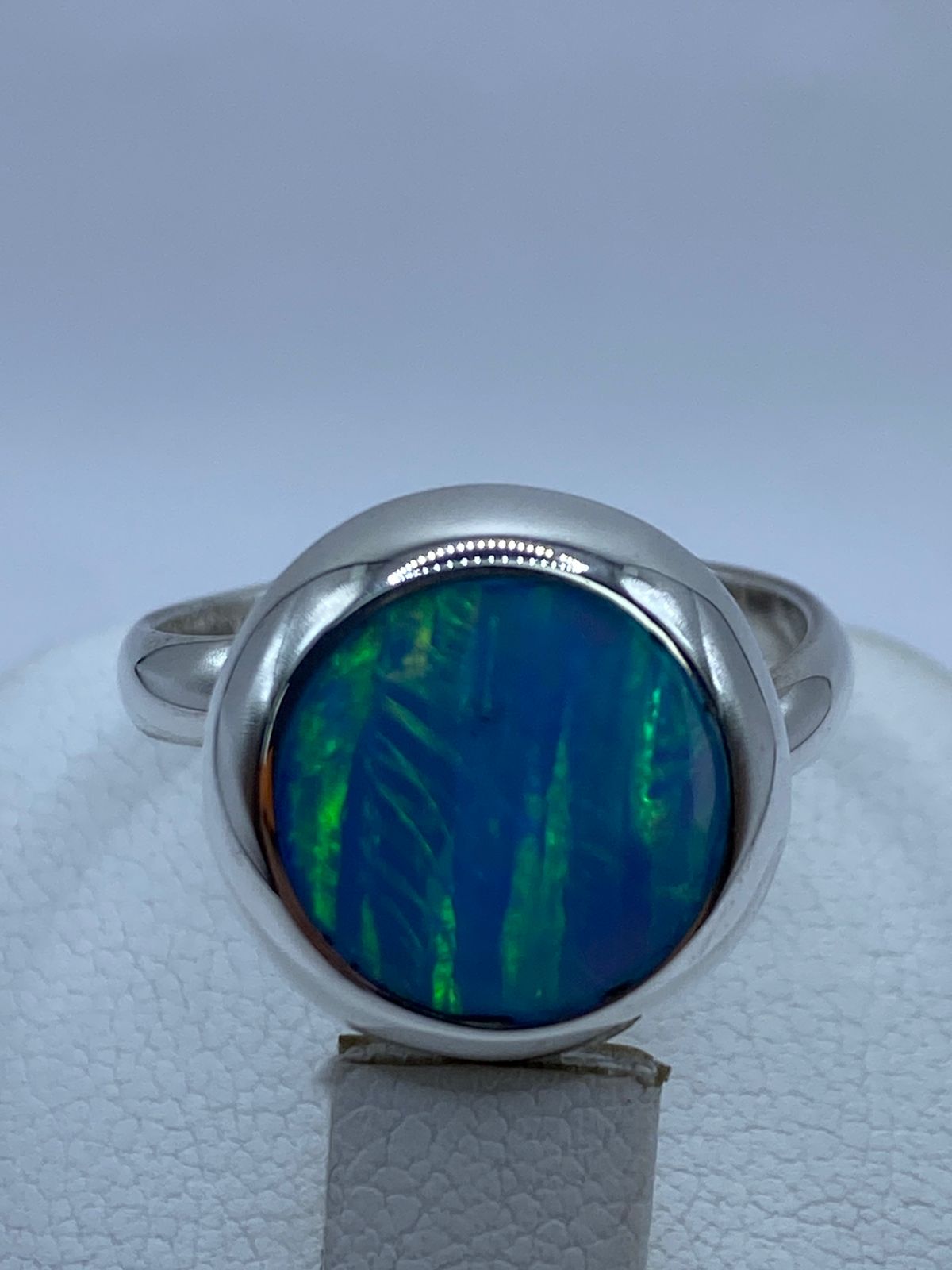 ANILLO AJUSTABLE DE PLATA LEY 925 CON ÓPALO DE FUEGO