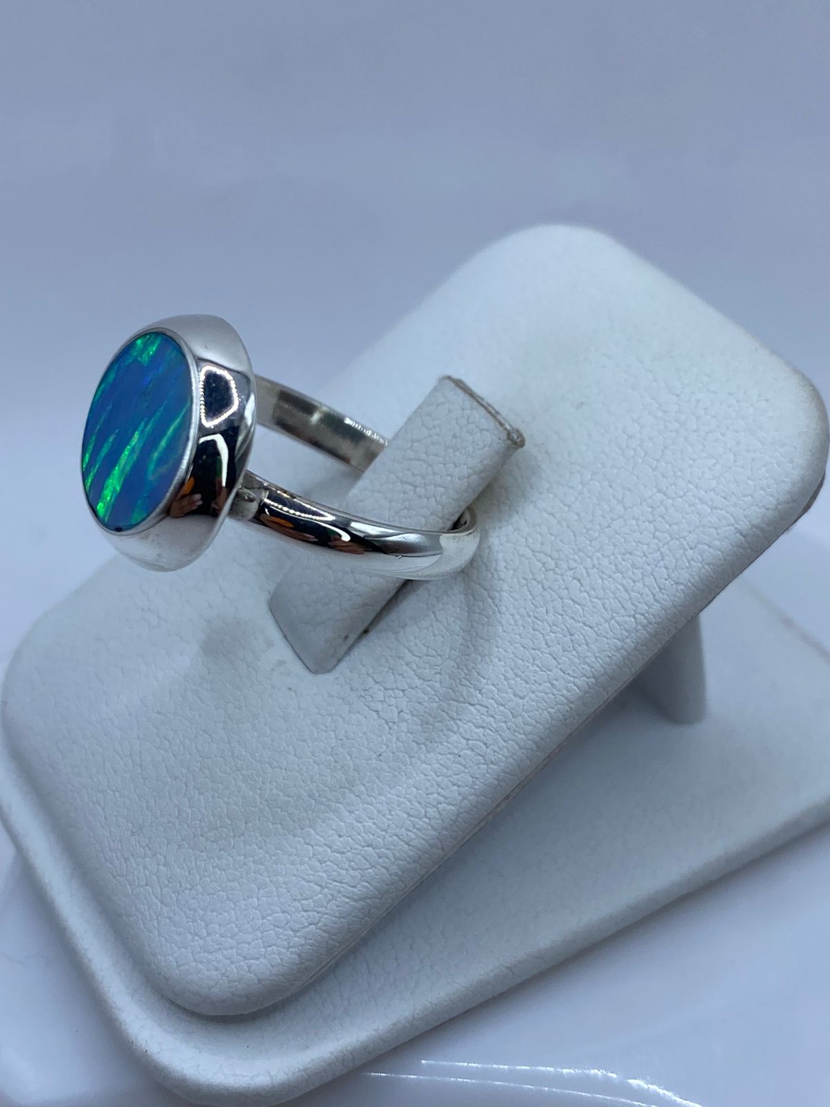 ANILLO AJUSTABLE DE PLATA LEY 925 CON ÓPALO DE FUEGO