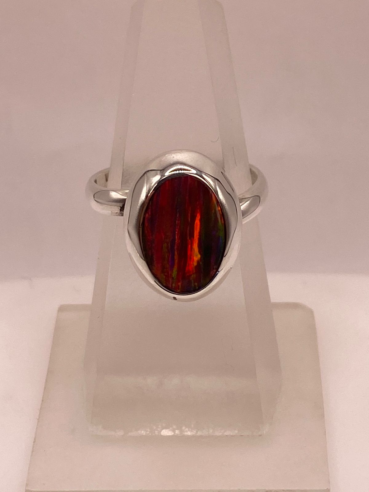 ANILLO AJUSTABLE DE PLATA LEY .925 CON ÓPALO DE FUEGO OVALADO