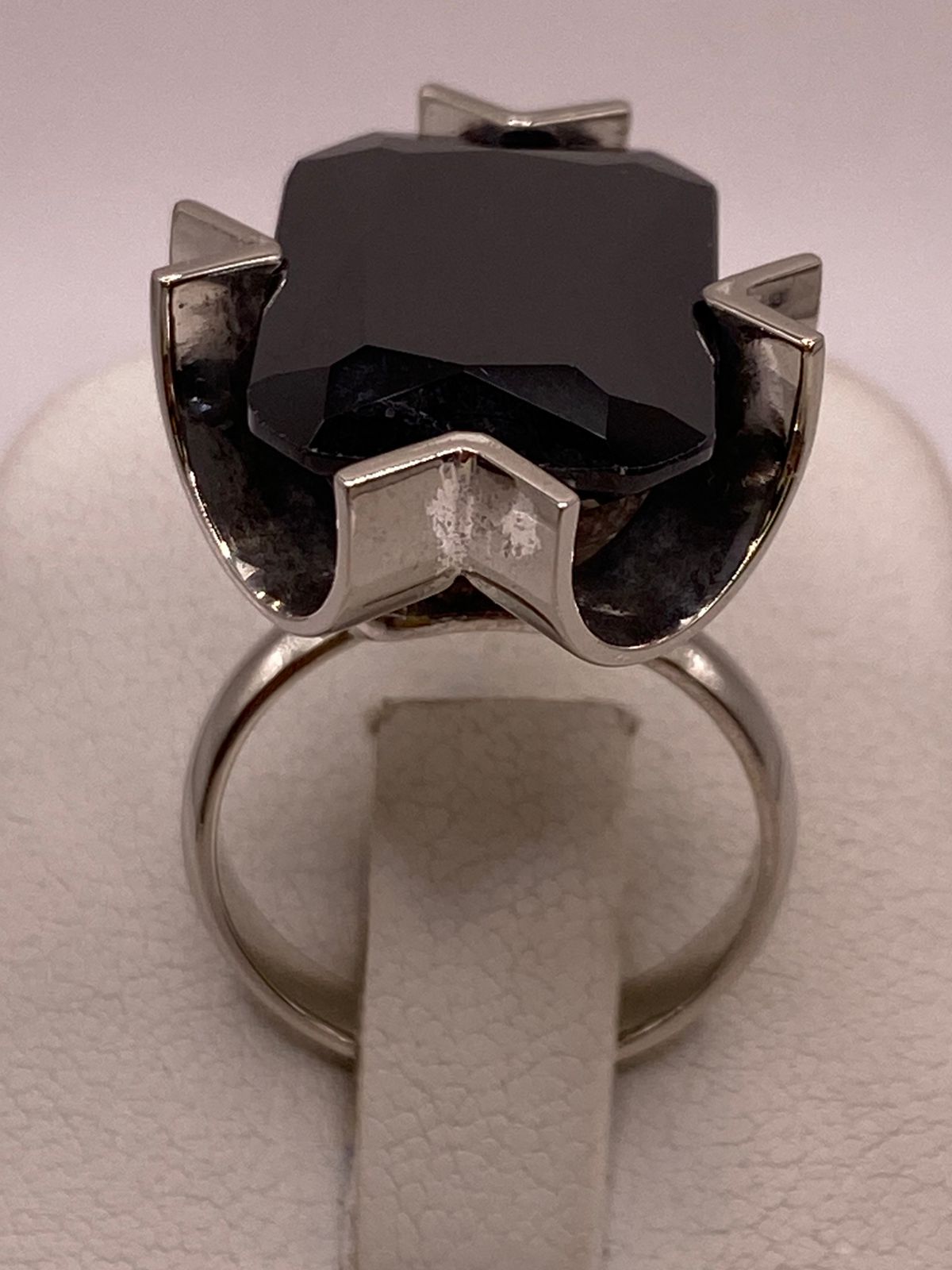 Anillo Ajustable de Plata Ley 925 con Zirconia Negra Diseño Escultural