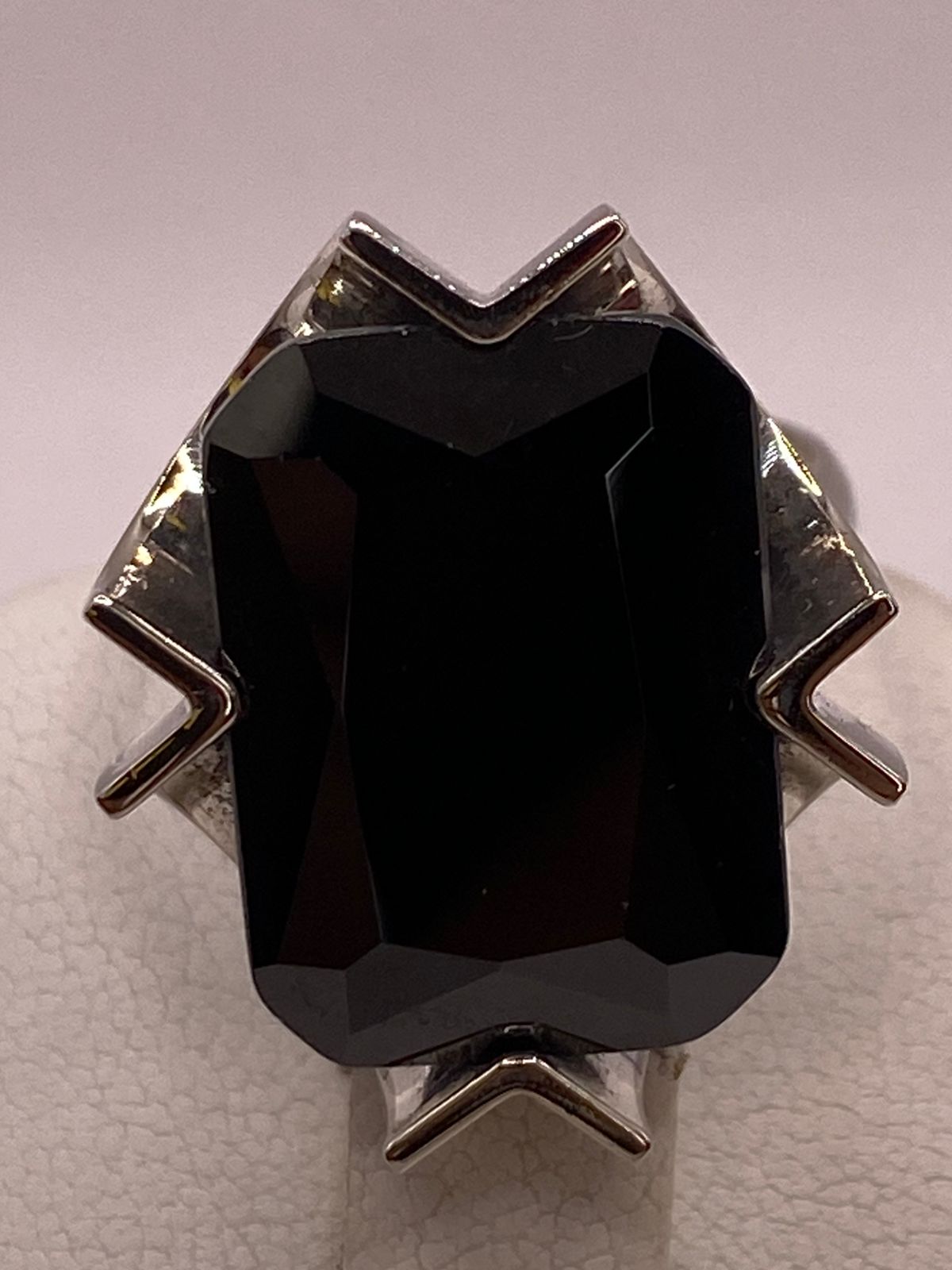Anillo Ajustable de Plata Ley 925 con Zirconia Negra Diseño Escultural