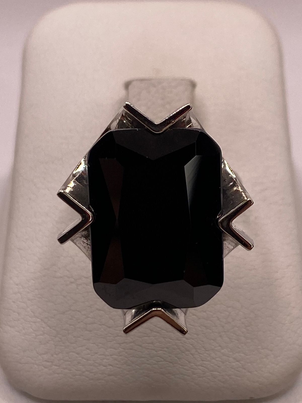 Anillo Ajustable de Plata Ley 925 con Zirconia Negra Diseño Escultural