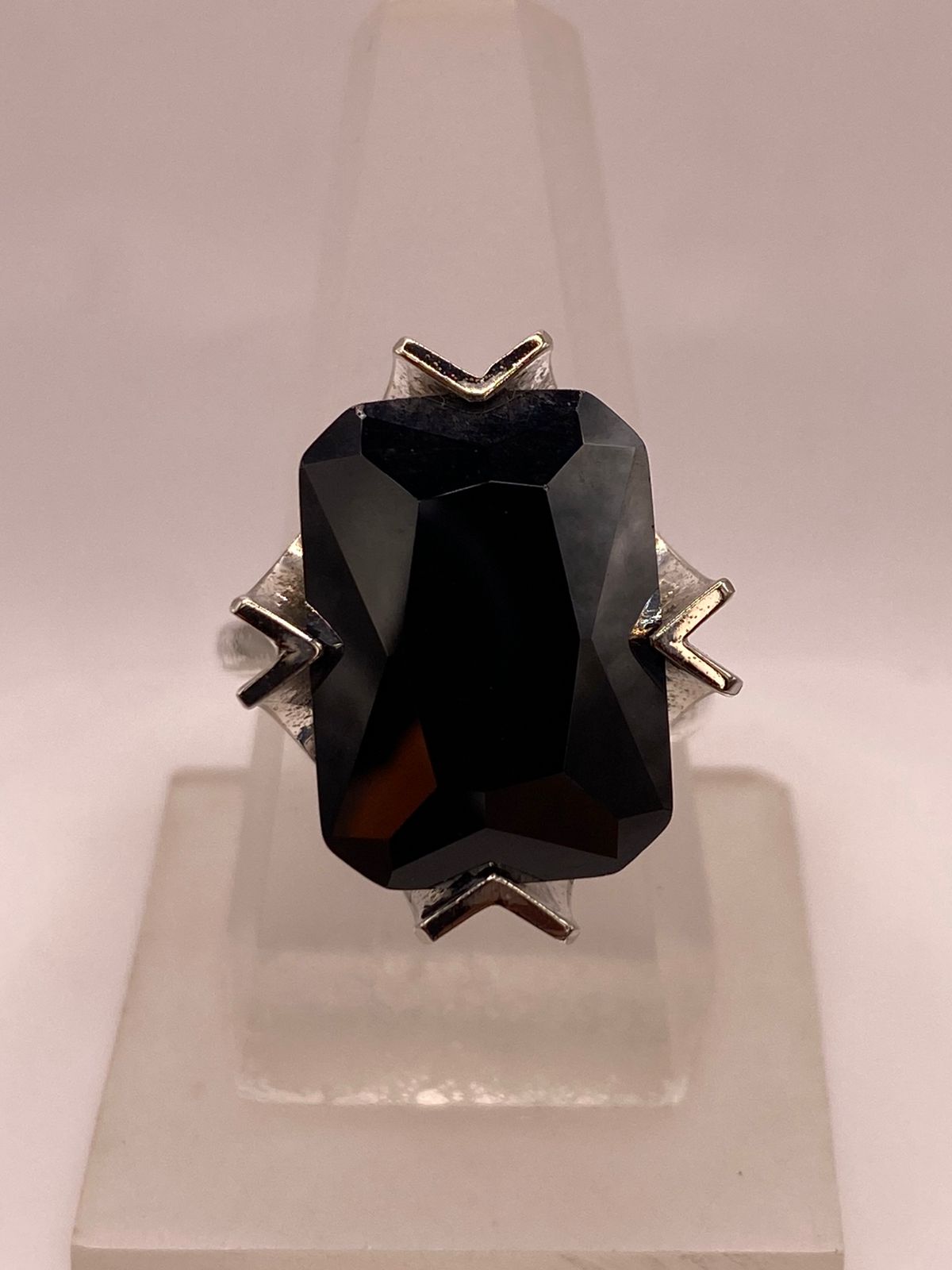 Anillo Ajustable de Plata Ley 925 con Zirconia Negra Diseño Moderno