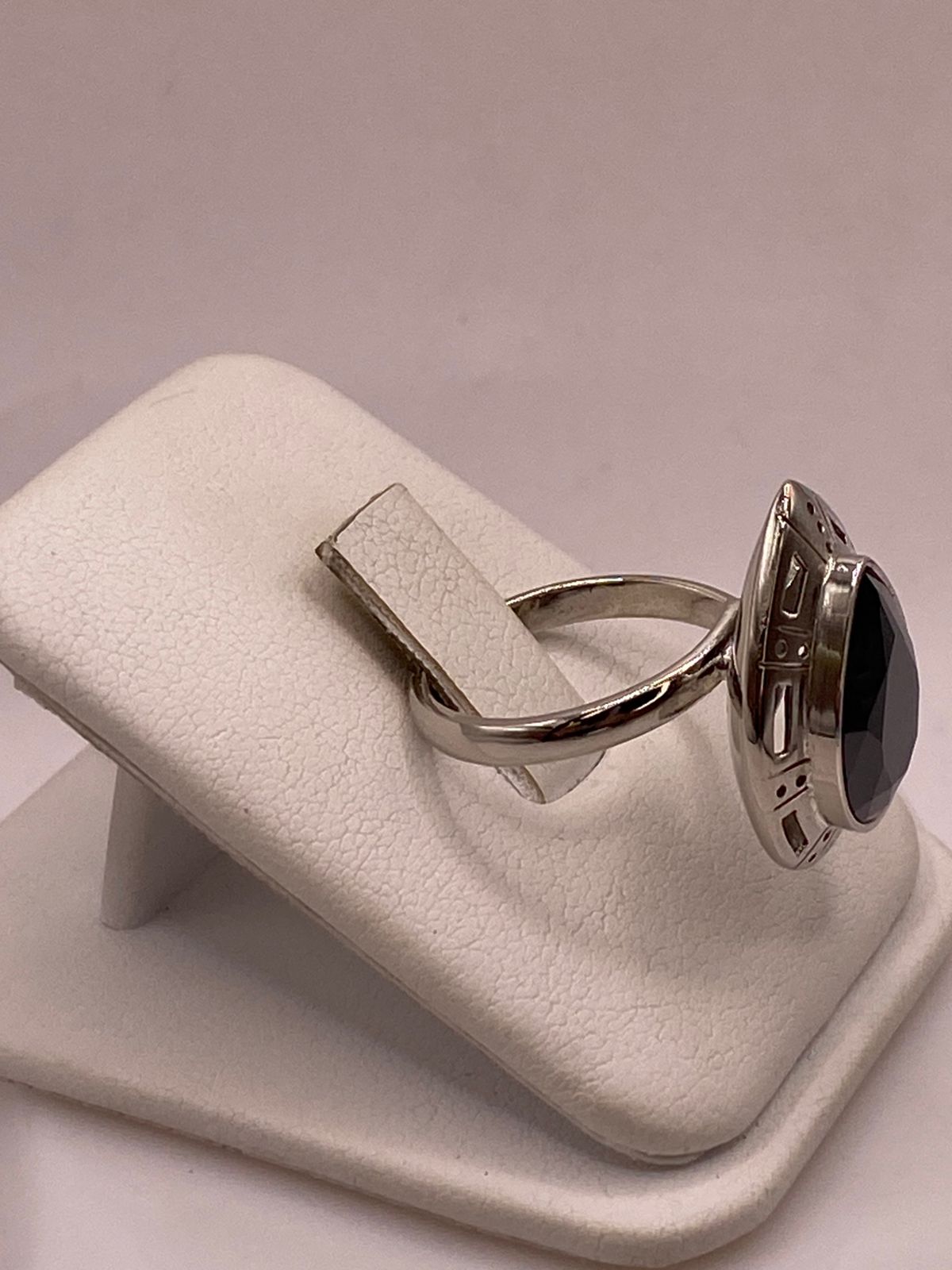 ANILLO AJUSTABLE DE PLATA LEY 925 CON ZIRCONIA NEGRA EN FORMA DE GOTA