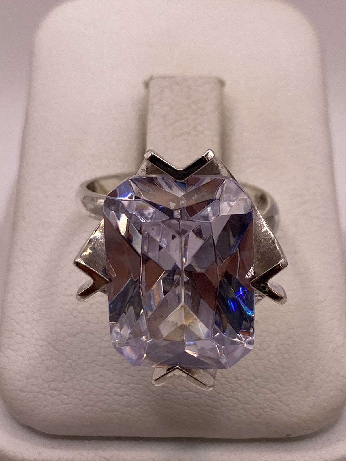 Anillo Ajustable de Plata Ley 925 con Zirconia Rectangular