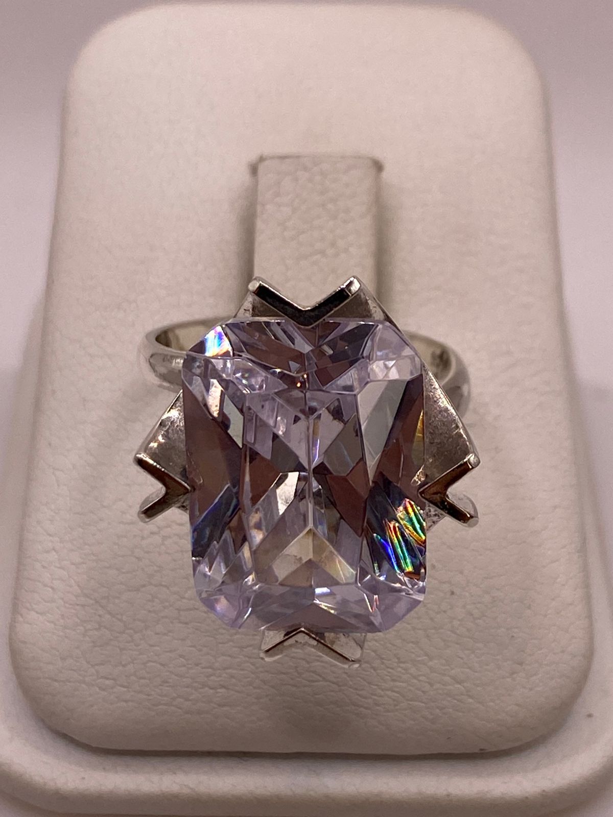 Anillo Ajustable de Plata Ley 925 con Zirconia Rectangular