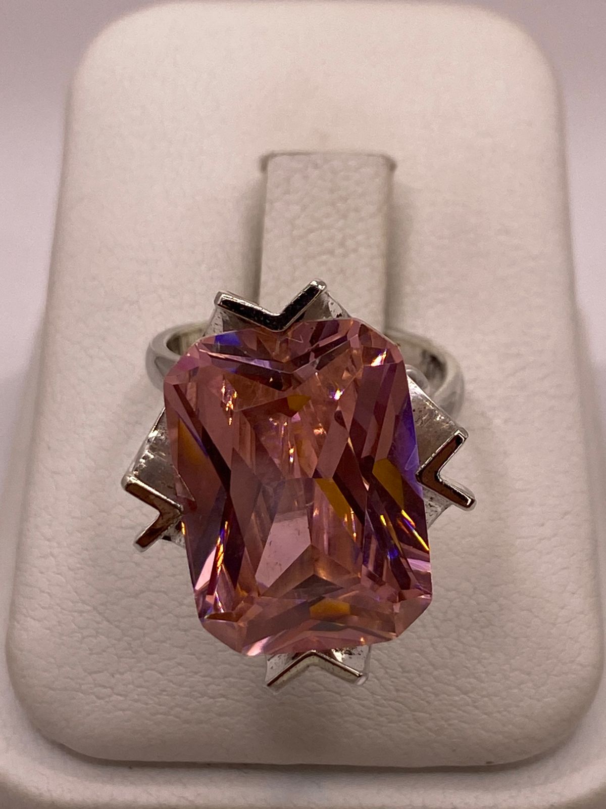 Anillo Ajustable de Plata Ley 925 con Zirconia Rosa Diseño Escultural