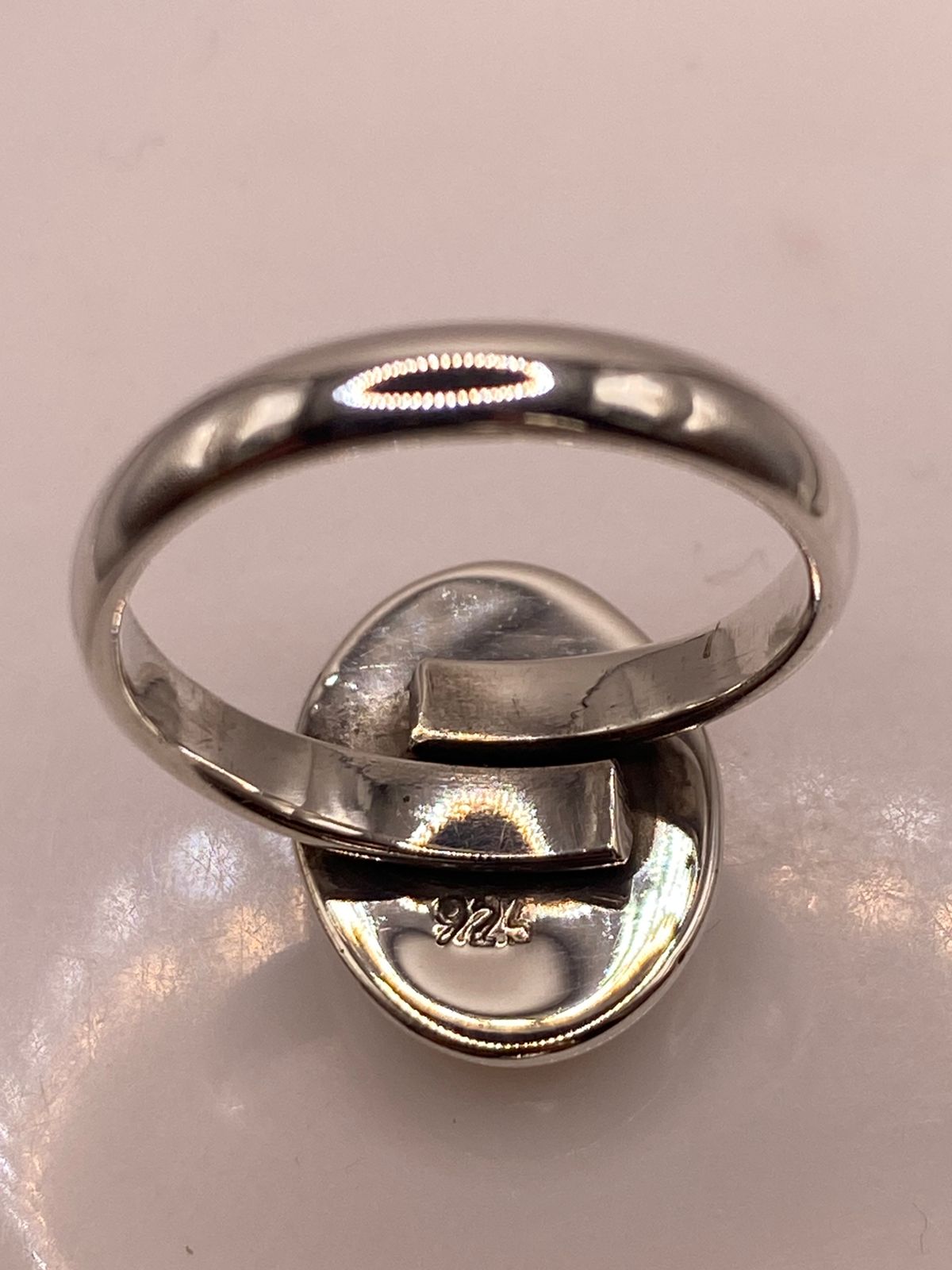 ANILLO AJUSTABLE DE PLATA .925 CON ÓPALO DE FUEGO OVALADO DISEÑO ELEGANTE