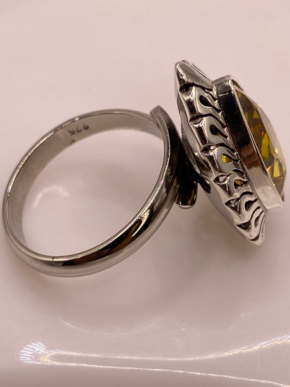ANILLO AJUSTABLE DE PLATA 925 CON ZIRCONIA GOTA, DISEÑO CALADO