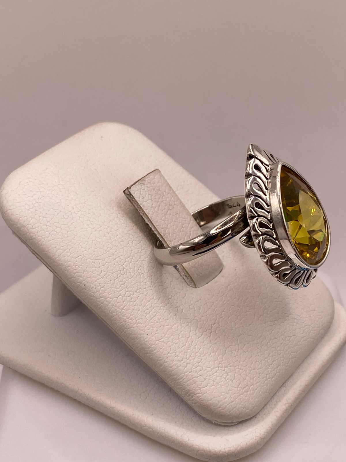 ANILLO AJUSTABLE DE PLATA 925 CON ZIRCONIA GOTA, DISEÑO CALADO