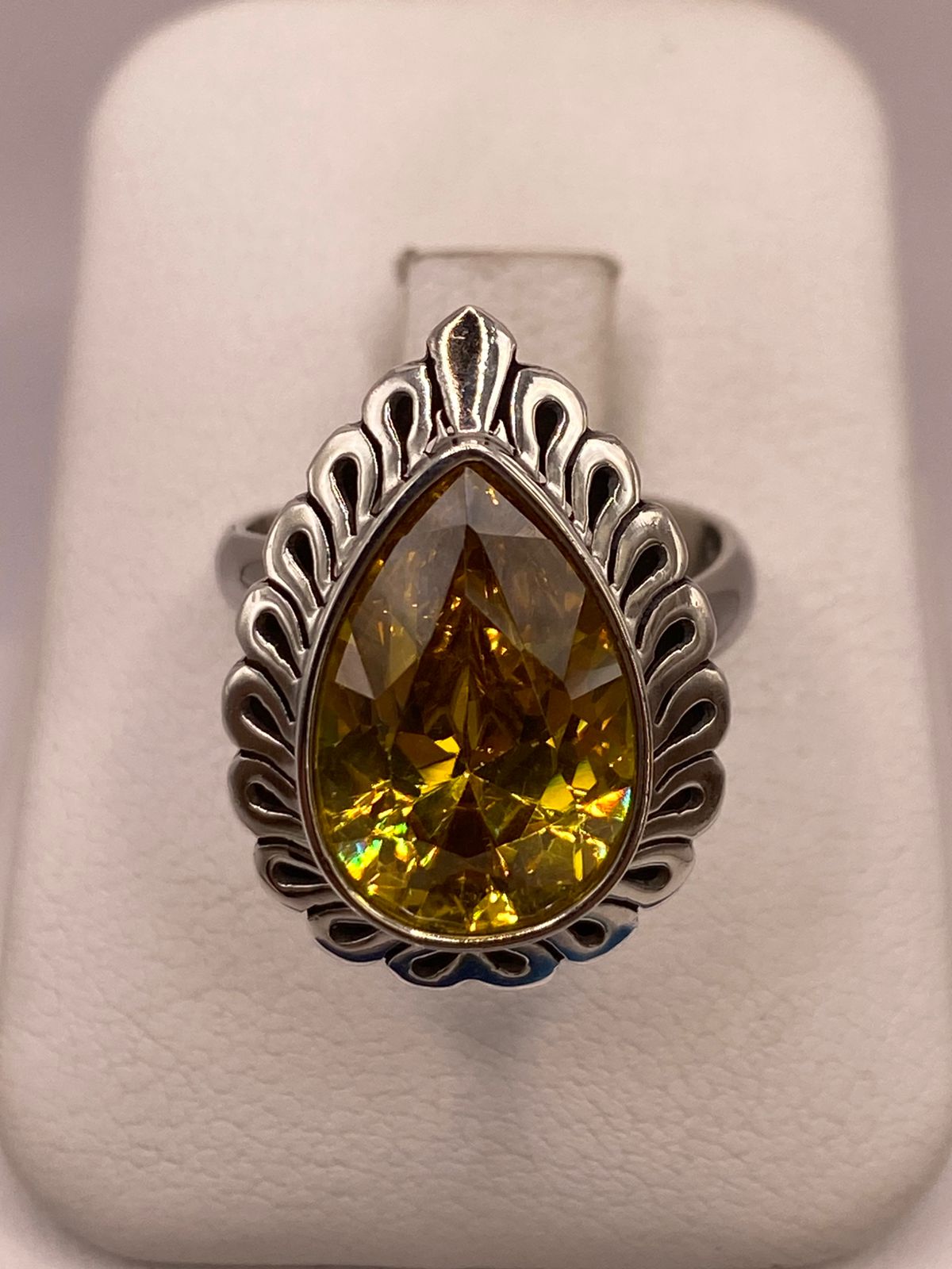 ANILLO AJUSTABLE DE PLATA 925 CON ZIRCONIA GOTA, DISEÑO CALADO