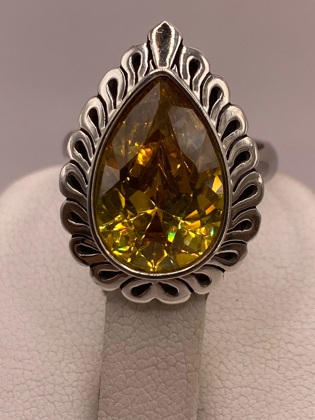 ANILLO AJUSTABLE DE PLATA 925 CON ZIRCONIA GOTA, DISEÑO CALADO