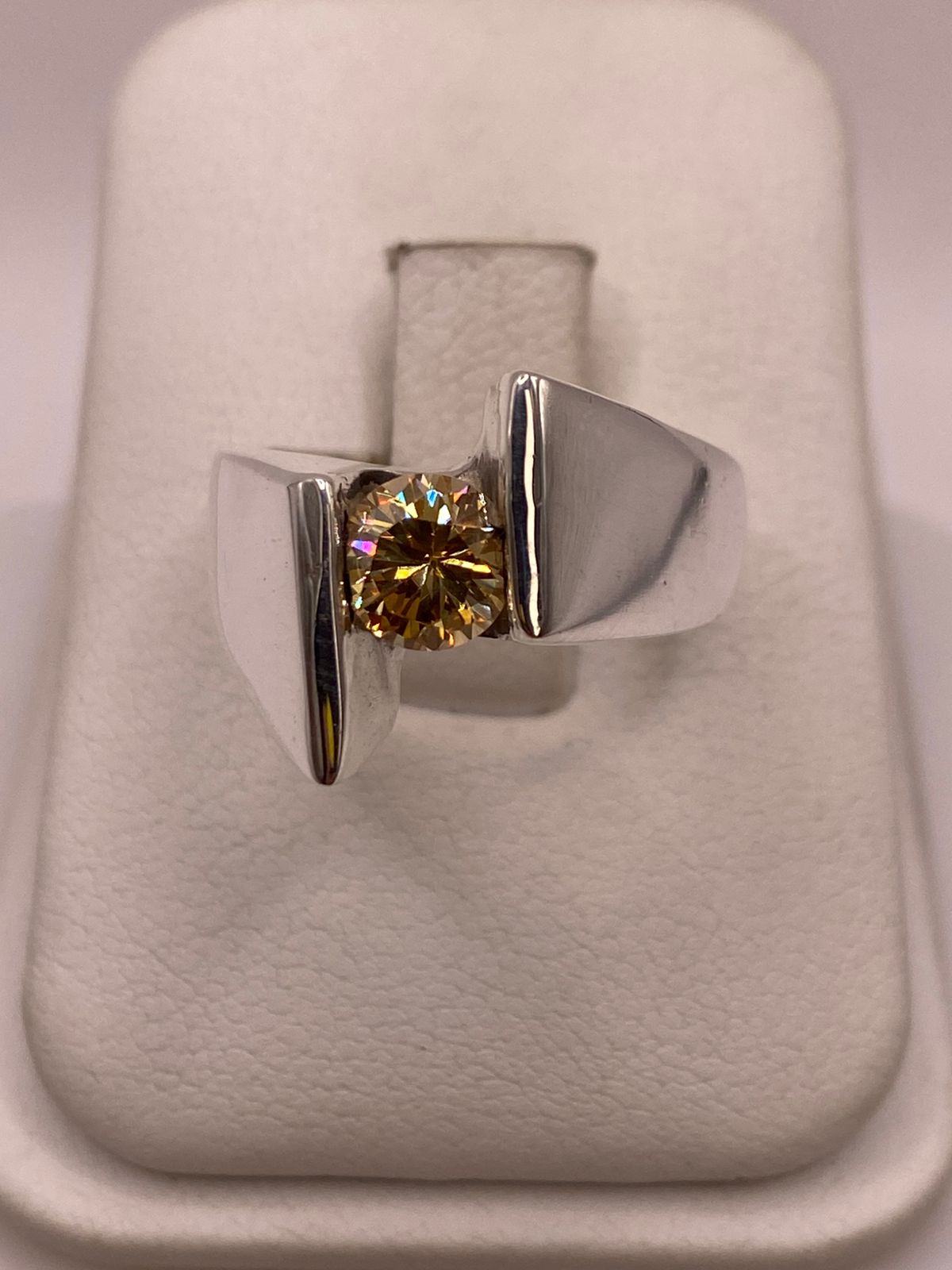 ANILLO ARTESANAL CON  ZIRCONIA EN PLATA LEY .925
