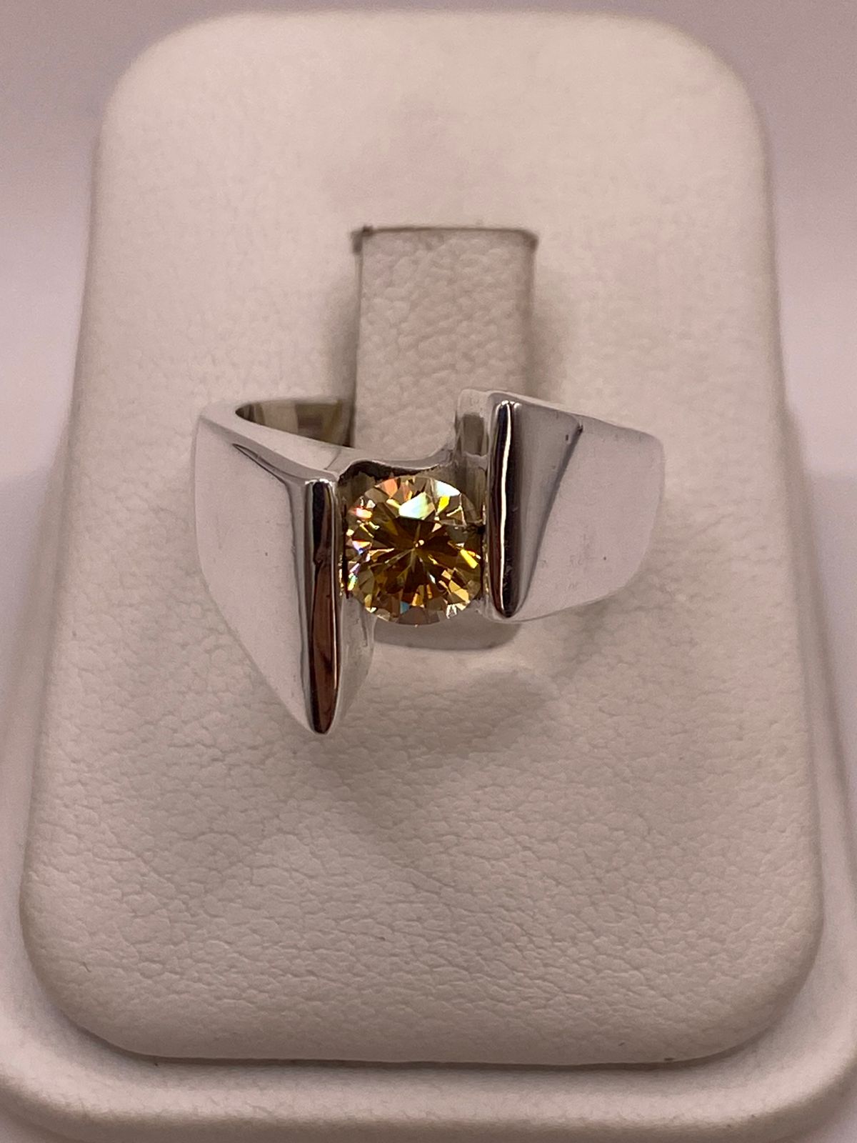 ANILLO ARTESANAL CON  ZIRCONIA EN PLATA LEY .925