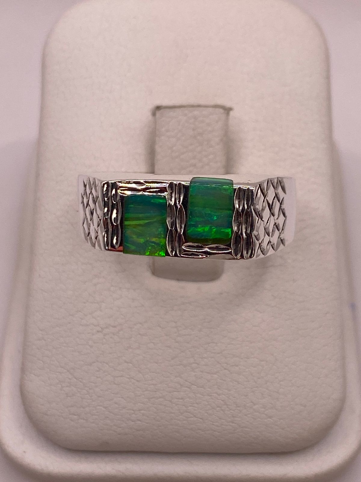 ANILLO ARTESANAL DE ÓPALO DE FUEGO VERDE PLATA LEY 950