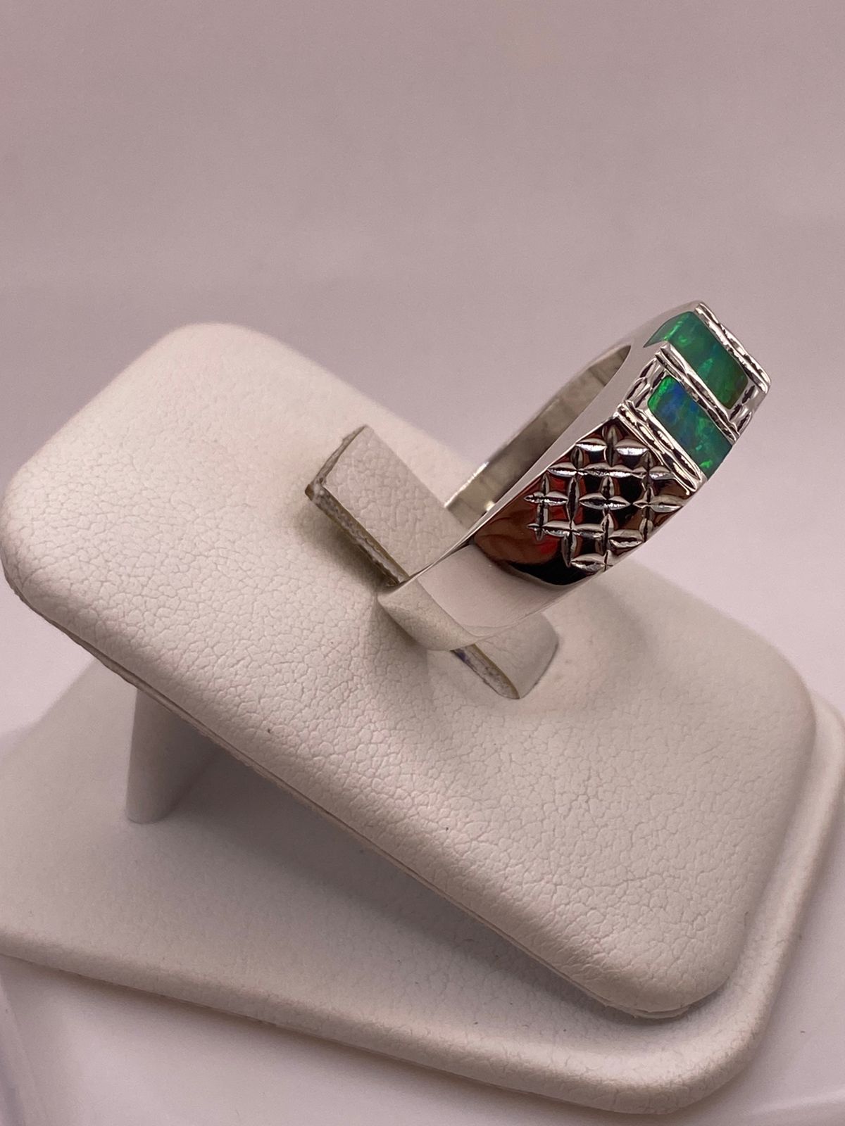 ANILLO ARTESANAL DE ÓPALO DE FUEGO VERDE PLATA LEY 950