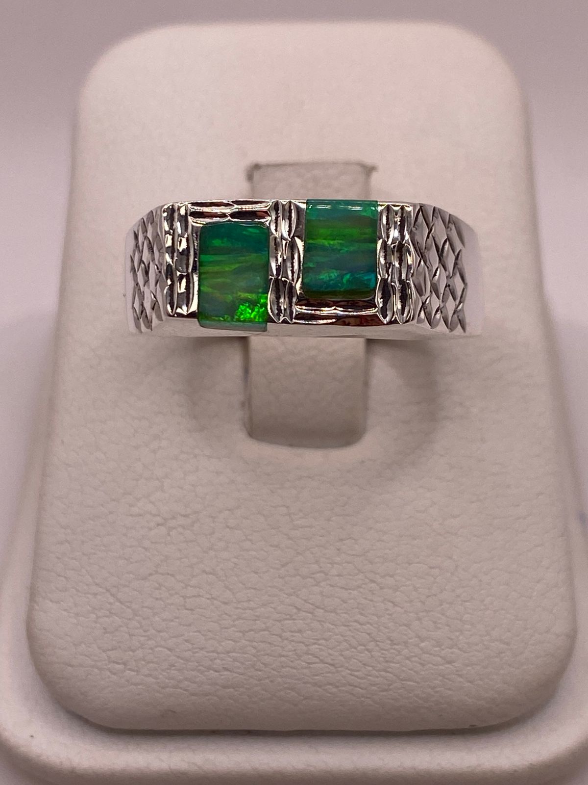 ANILLO ARTESANAL DE ÓPALO DE FUEGO VERDE PLATA LEY 950