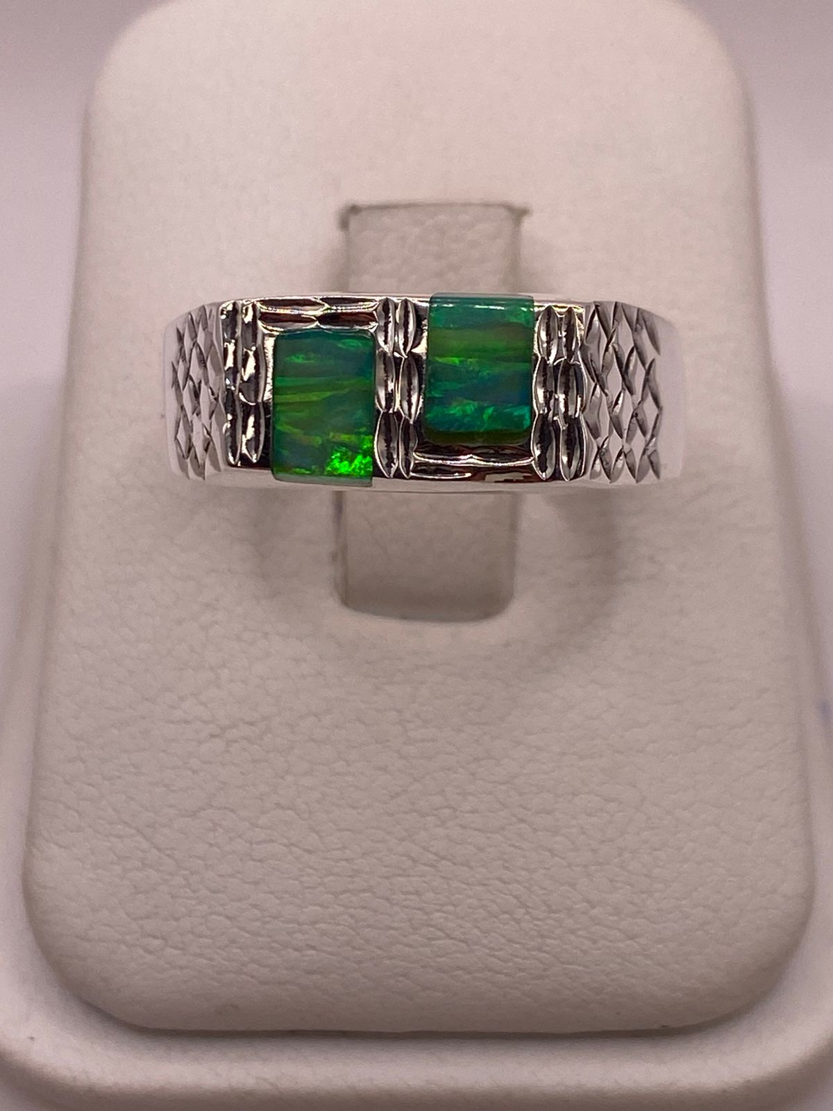 ANILLO ARTESANAL DE ÓPALO DE FUEGO VERDE PLATA LEY 950