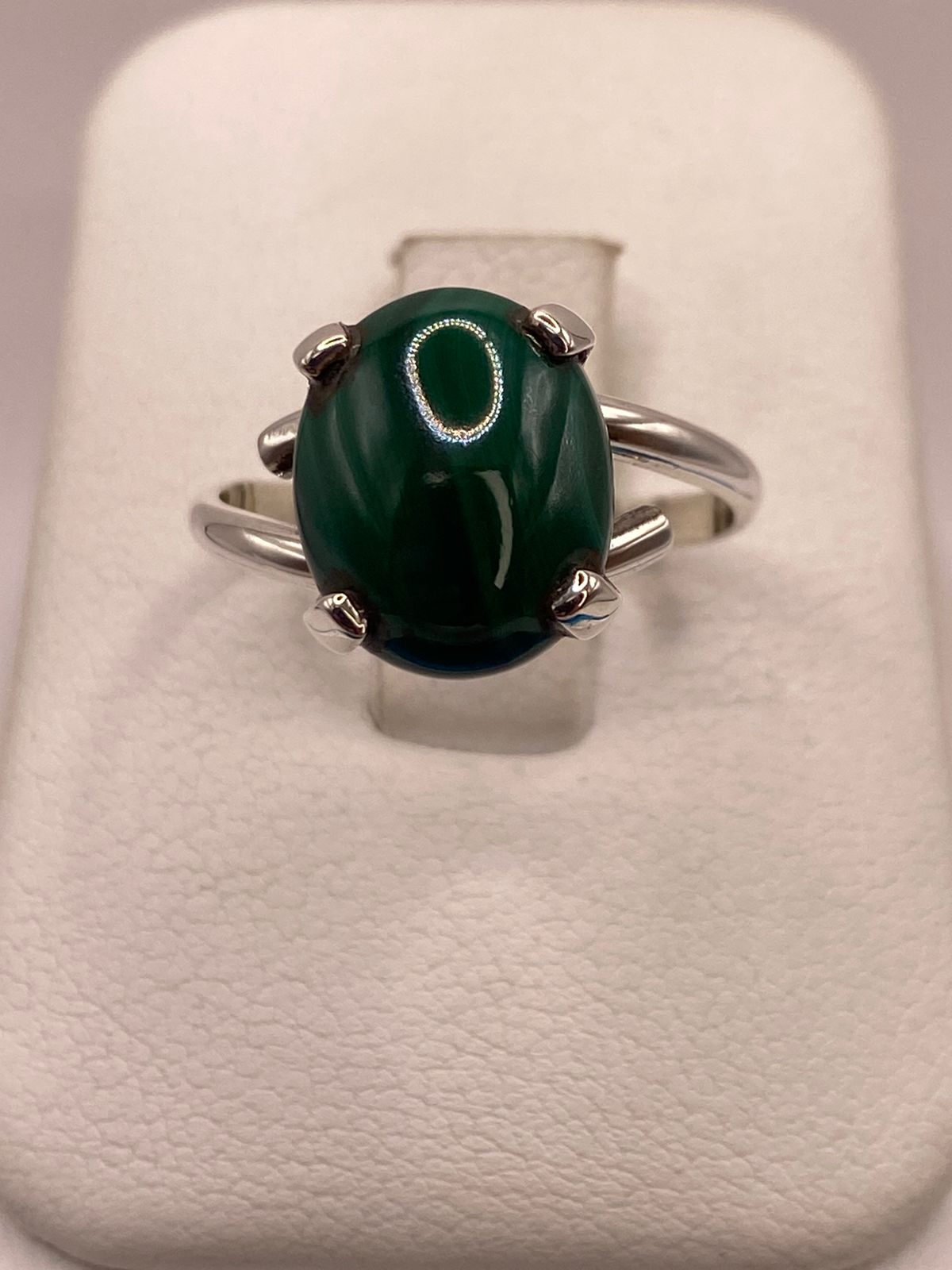 ANILLO ARTESANAL DE PLATA LEY 925 CON ÁGATA VERDE NATURAL