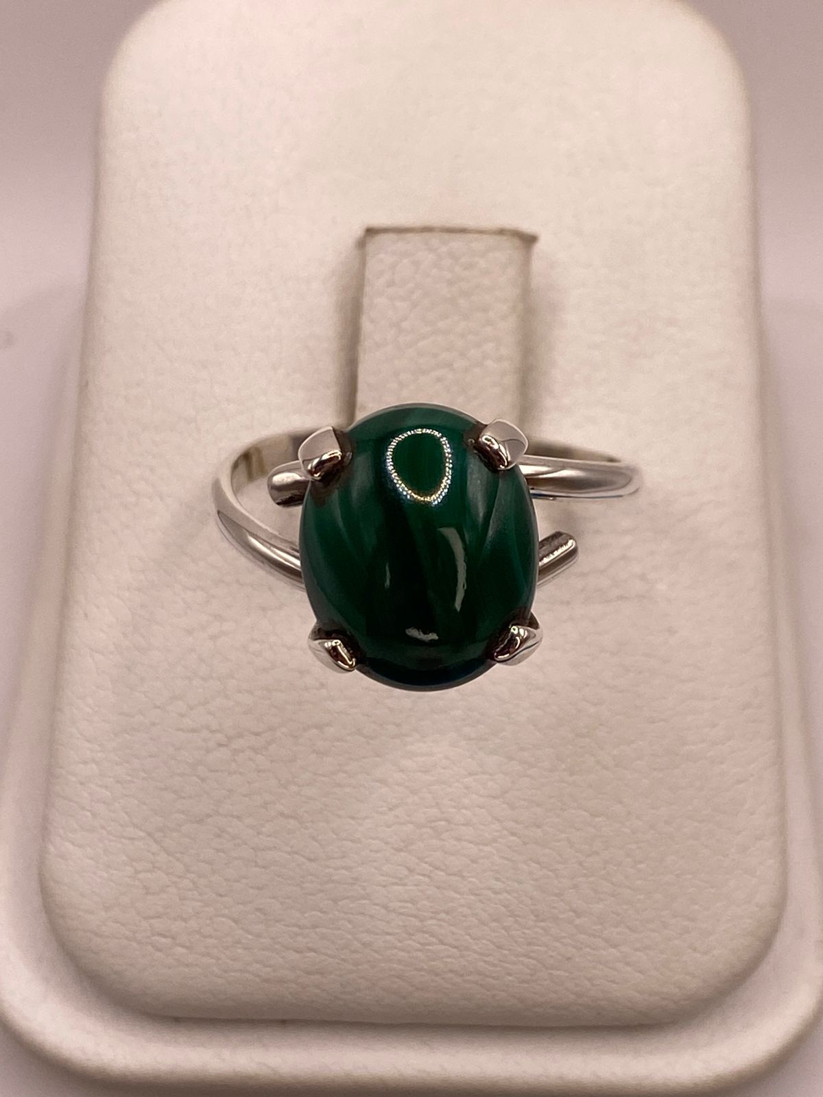 ANILLO ARTESANAL DE PLATA LEY 925 CON ÁGATA VERDE NATURAL