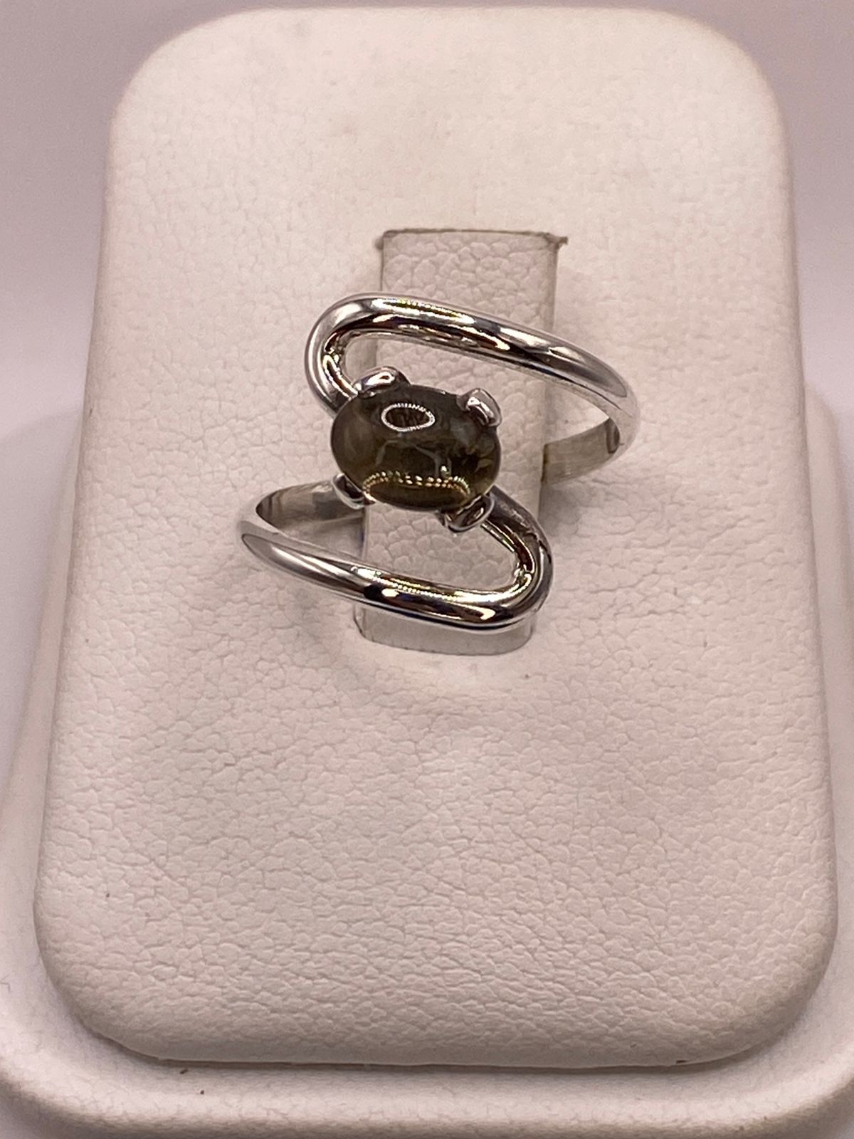 ANILLO ARTESANAL DE PLATA LEY 925 CON ÁMBAR AHUMADO