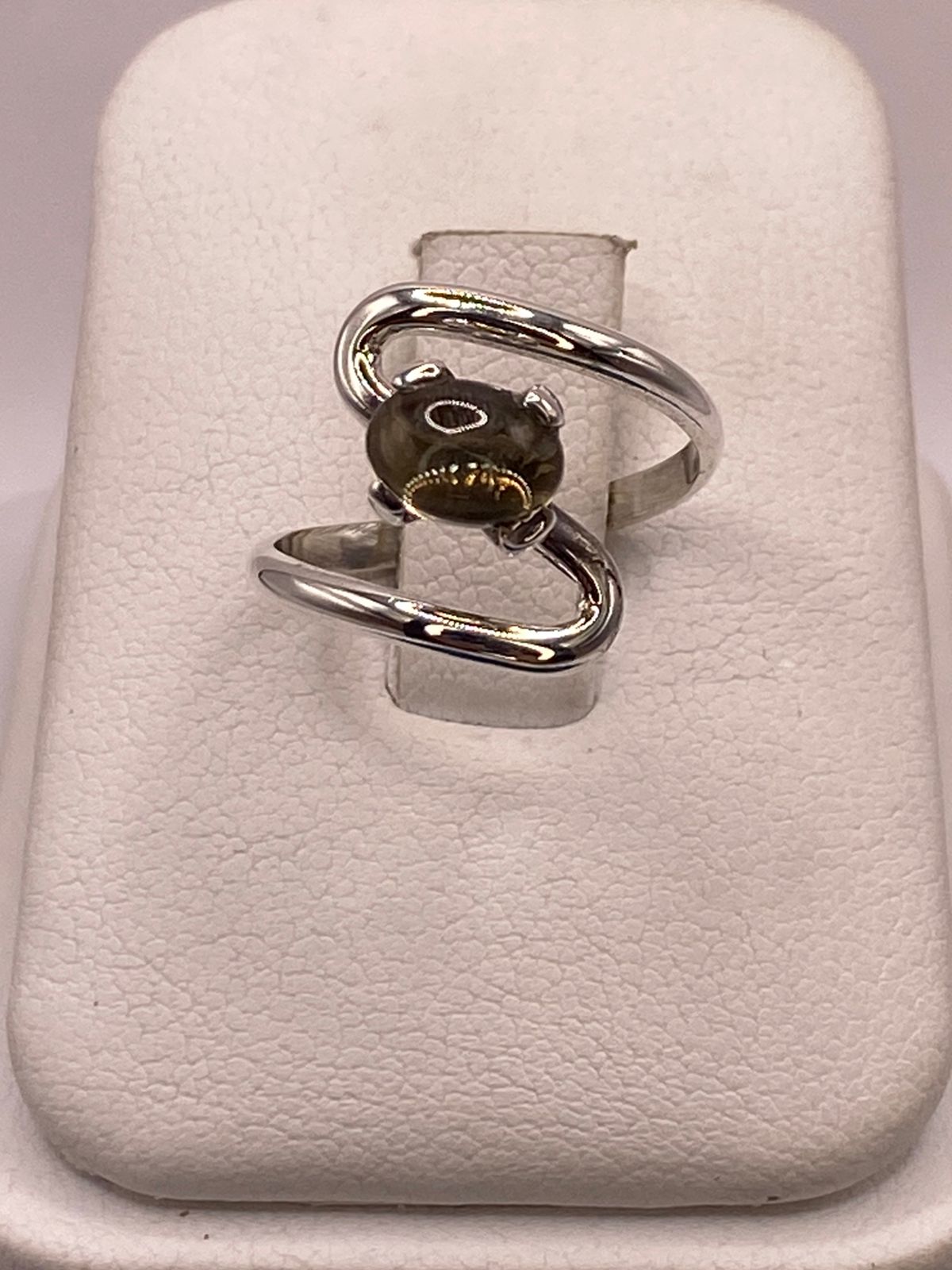 ANILLO ARTESANAL DE PLATA LEY 925 CON ÁMBAR AHUMADO