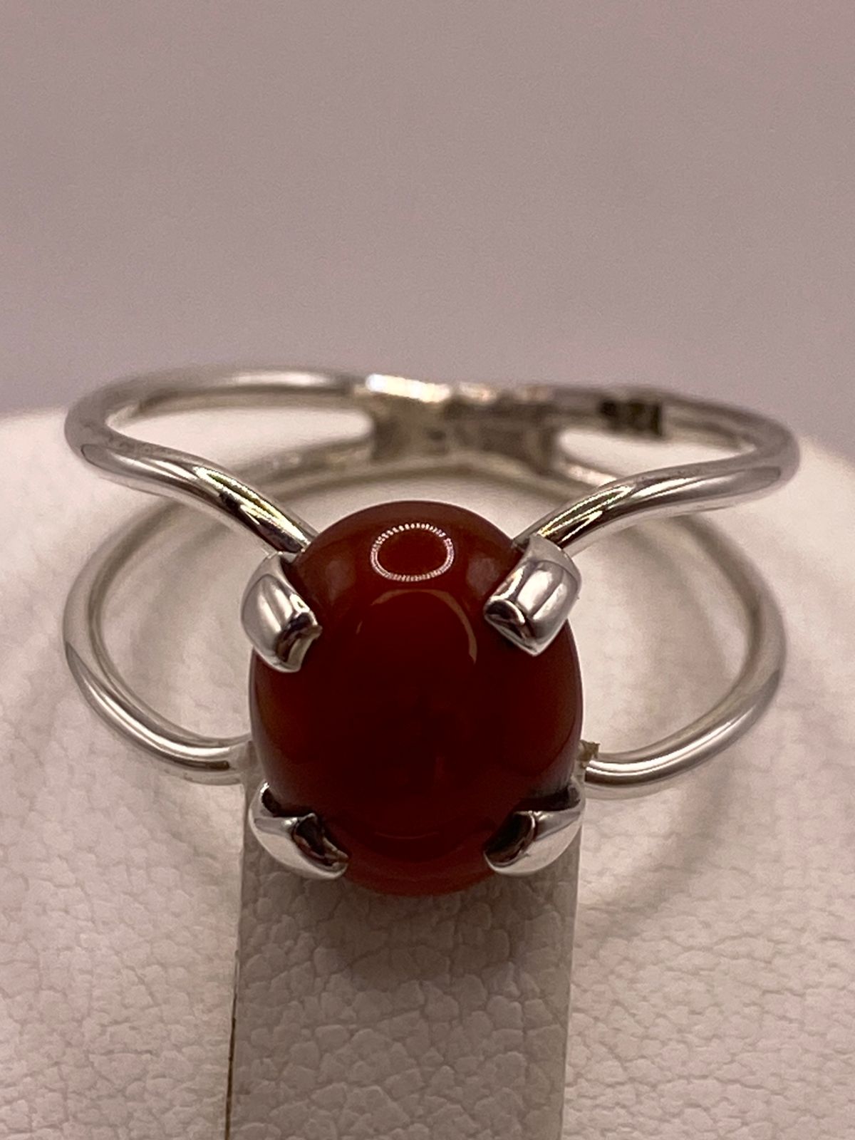 ANILLO ARTESANAL DE PLATA LEY 925 CON CORNALINA NATURAL