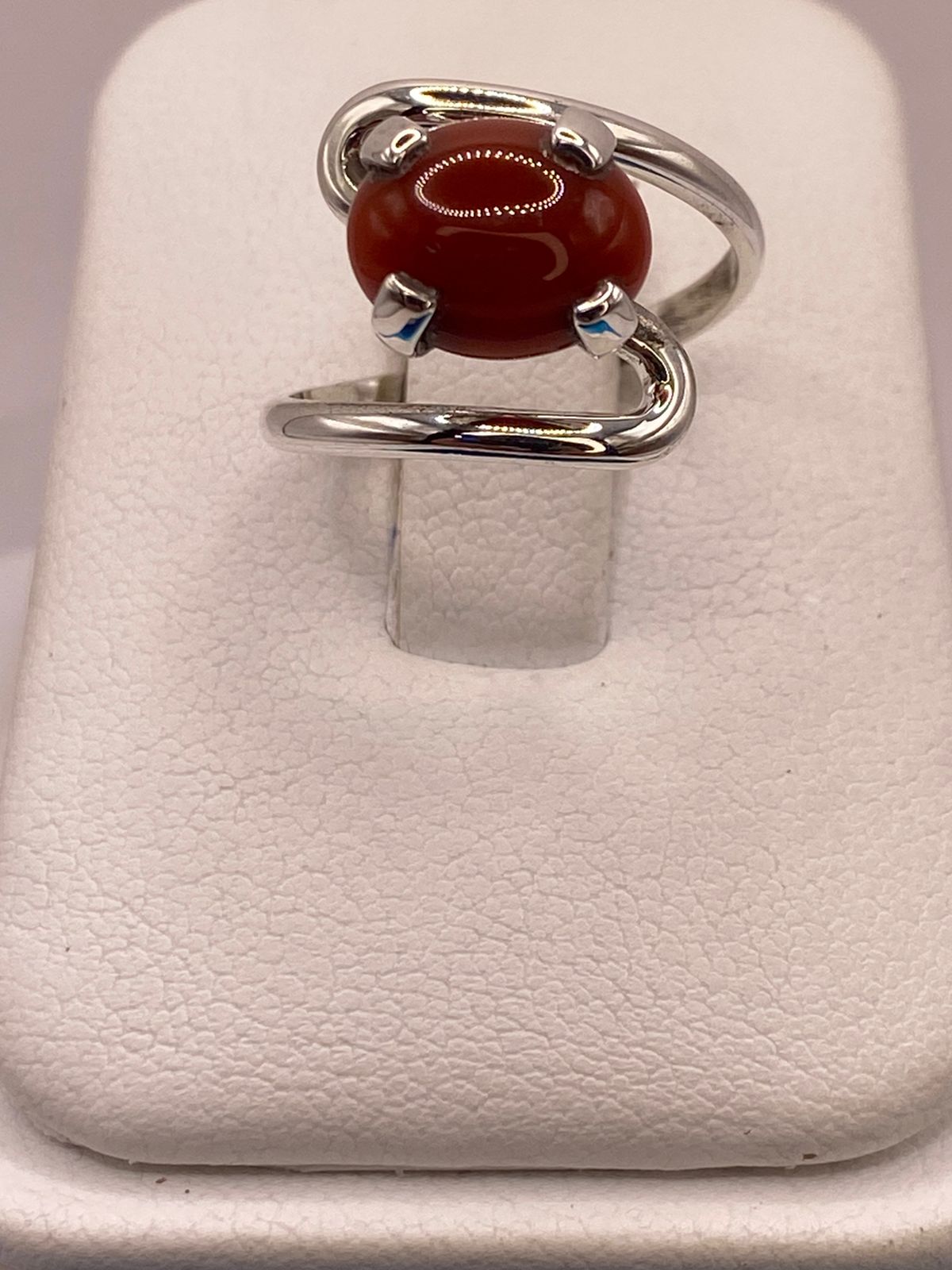 ANILLO ARTESANAL DE PLATA LEY 925 CON CORNALINA NATURAL
