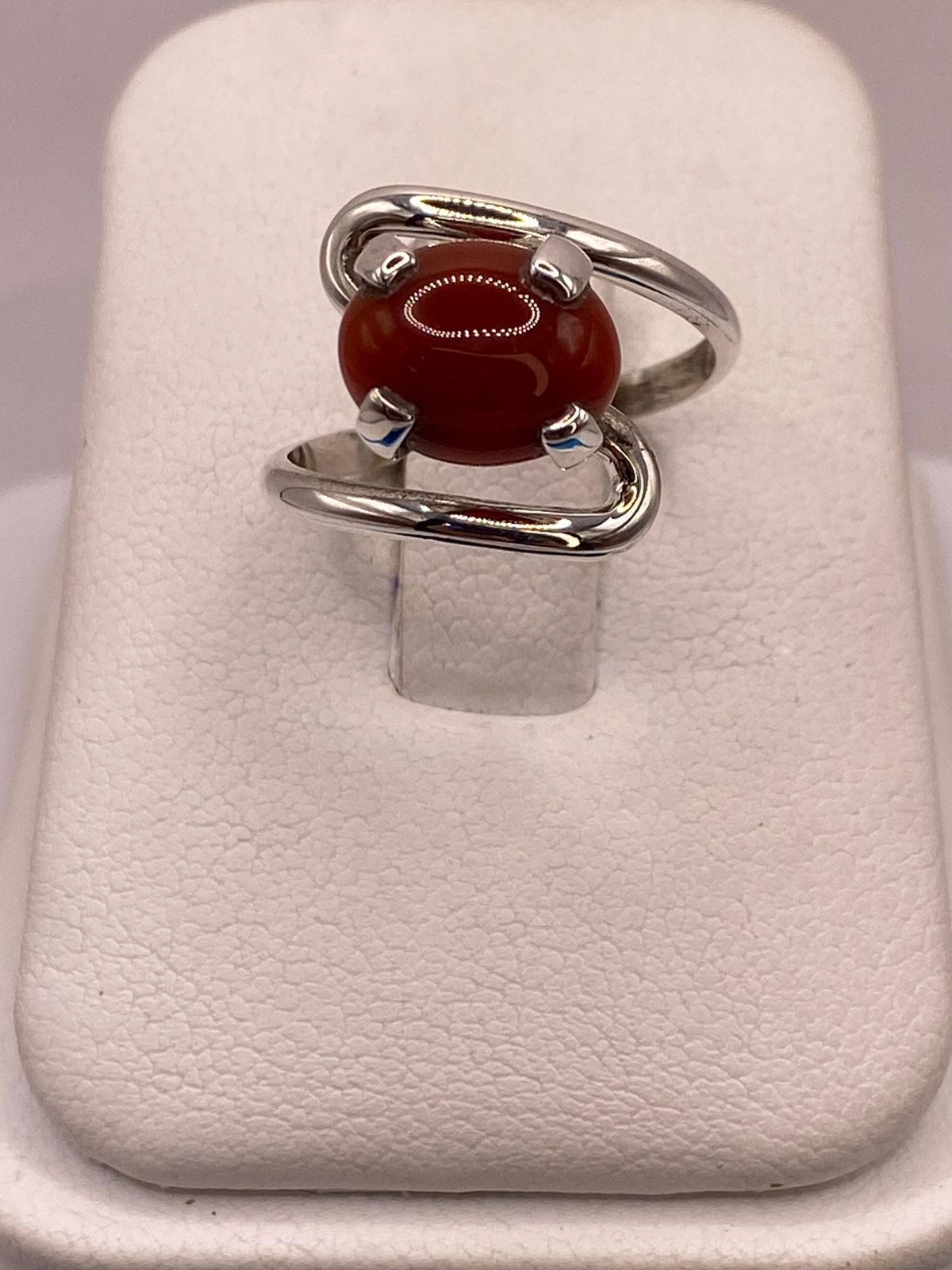 ANILLO ARTESANAL DE PLATA LEY 925 CON CORNALINA NATURAL