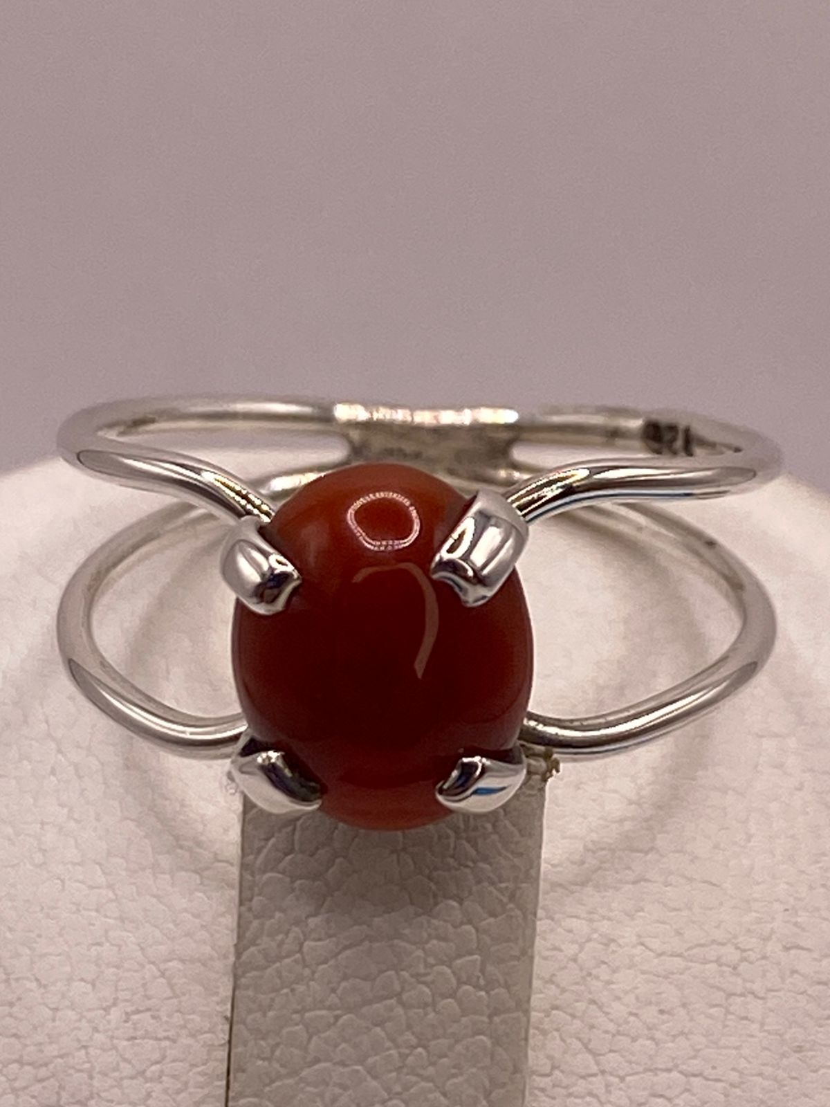 ANILLO ARTESANAL DE PLATA LEY 925 CON CORNALINA NATURAL