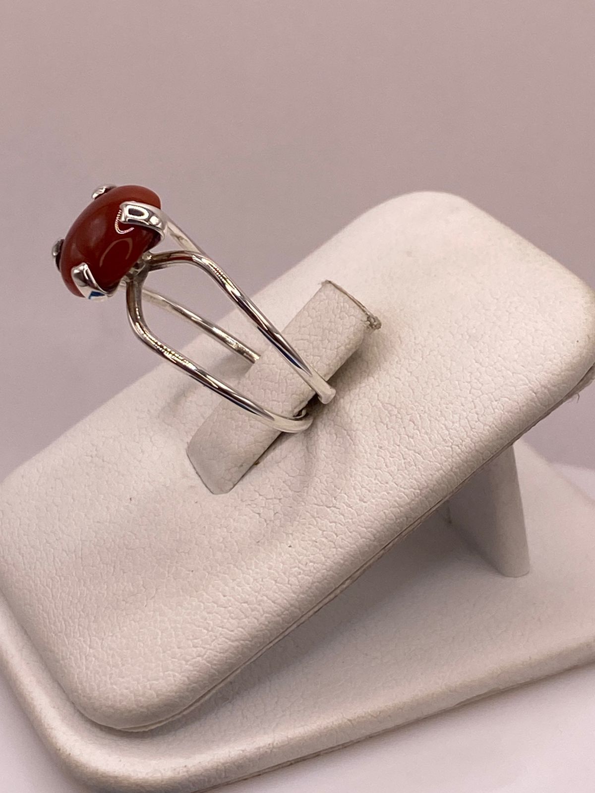 ANILLO ARTESANAL DE PLATA LEY 925 CON CORNALINA NATURAL