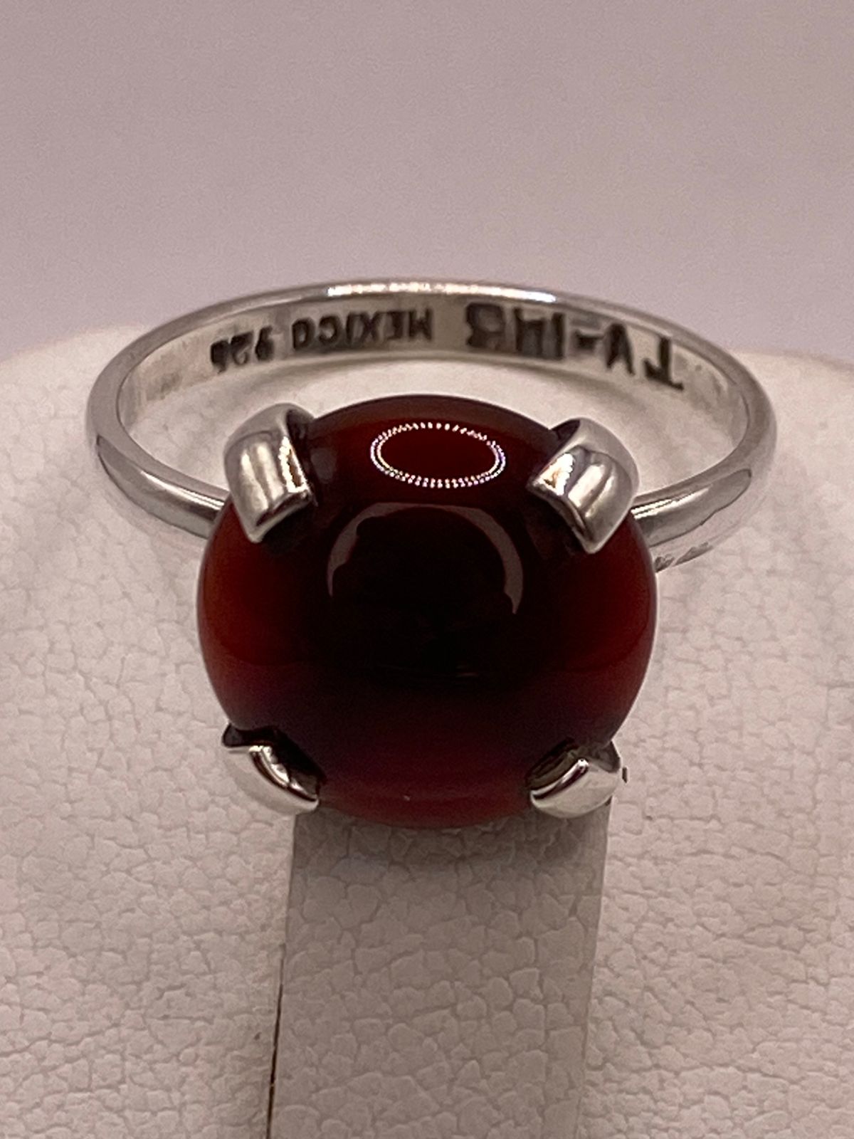 ANILLO ARTESANAL DE PLATA LEY 925 CON CORNALINA NATURAL