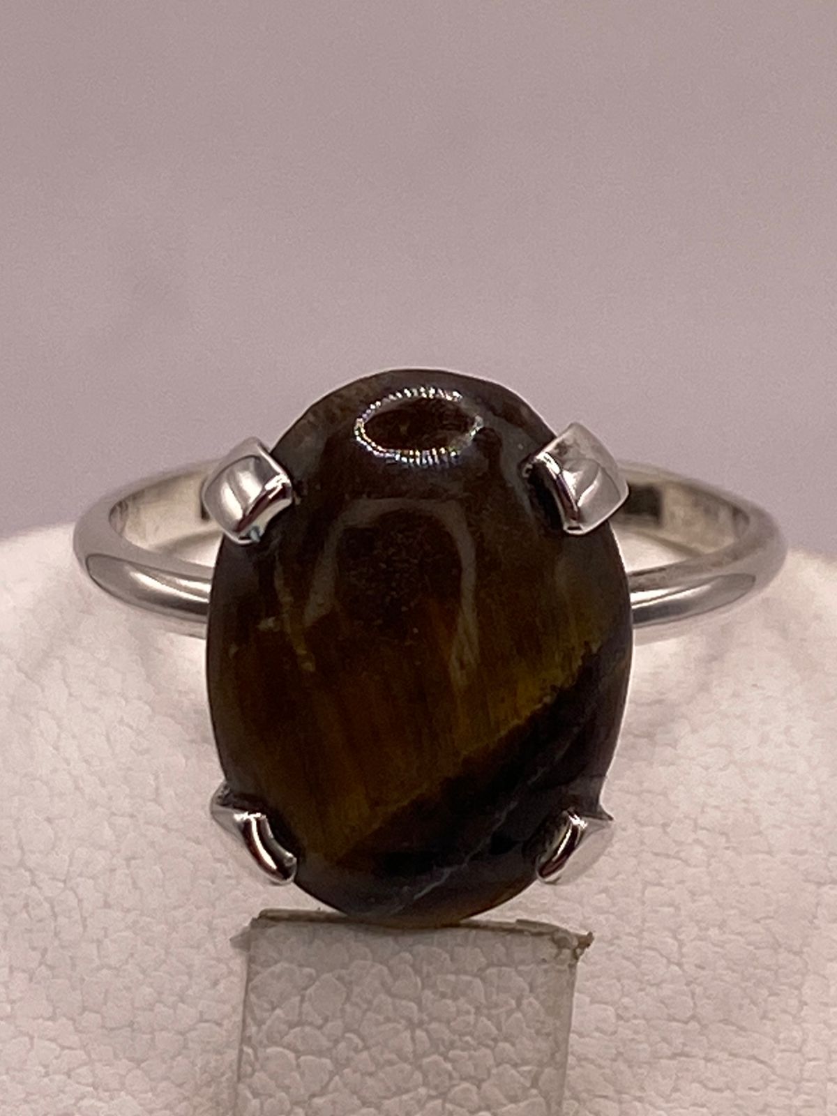 ANILLO ARTESANAL DE PLATA LEY 925 CON OJO DE TIGRE NATURAL