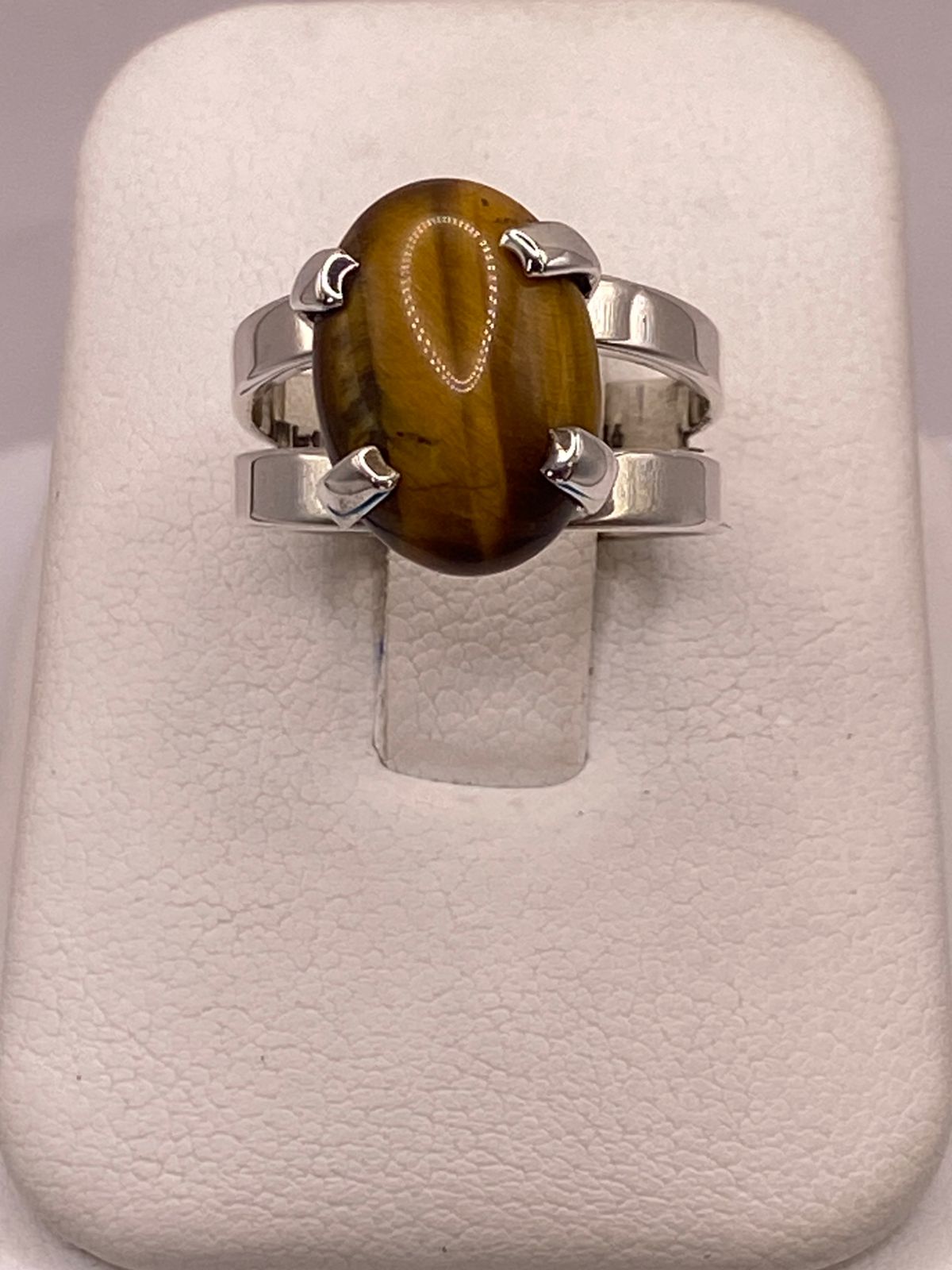 ANILLO ARTESANAL DE PLATA LEY 925 CON OJO DE TIGRE NATURAL
