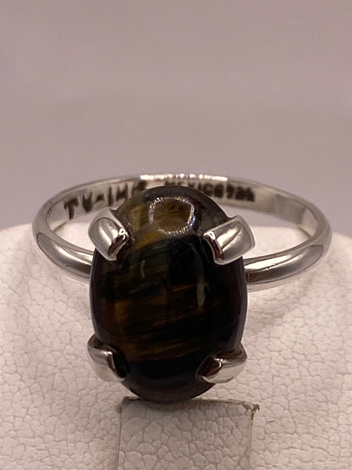 ANILLO ARTESANAL DE PLATA LEY 925 CON OJO DE TIGRE NATURAL