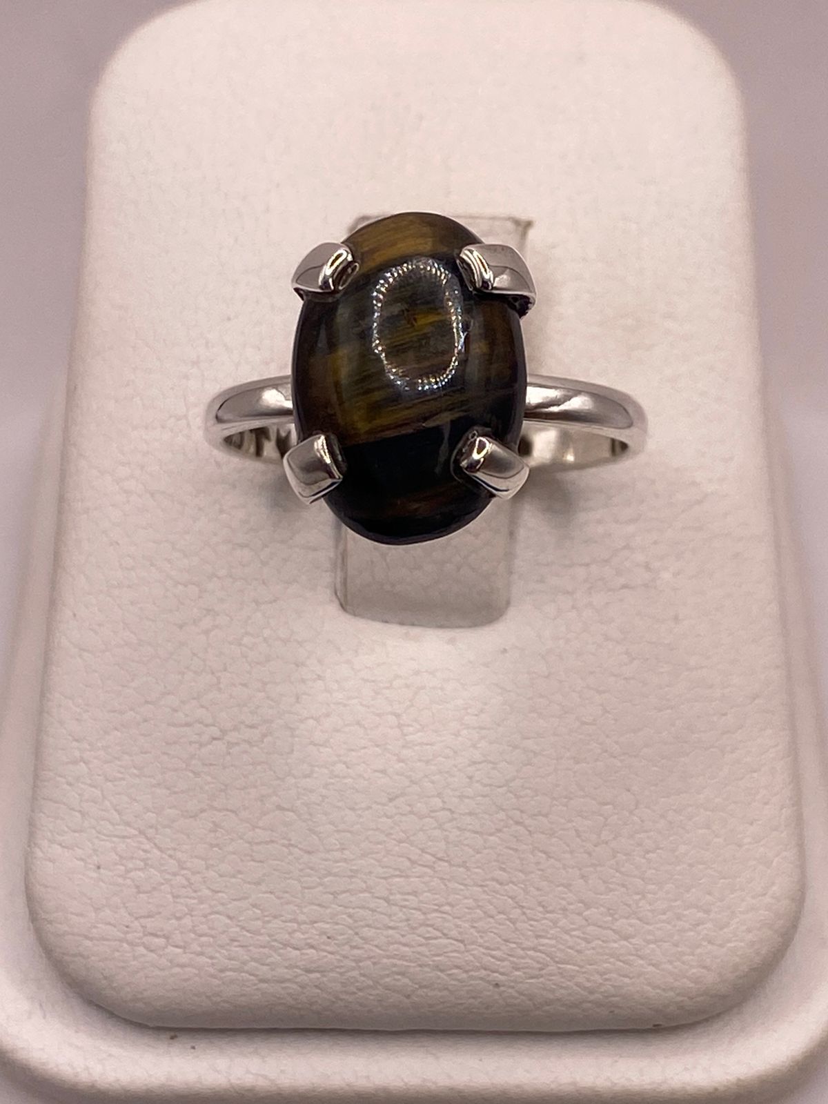 ANILLO ARTESANAL DE PLATA LEY 925 CON OJO DE TIGRE NATURAL