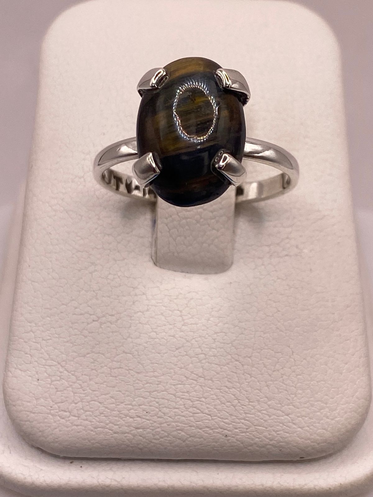 ANILLO ARTESANAL DE PLATA LEY 925 CON OJO DE TIGRE NATURAL