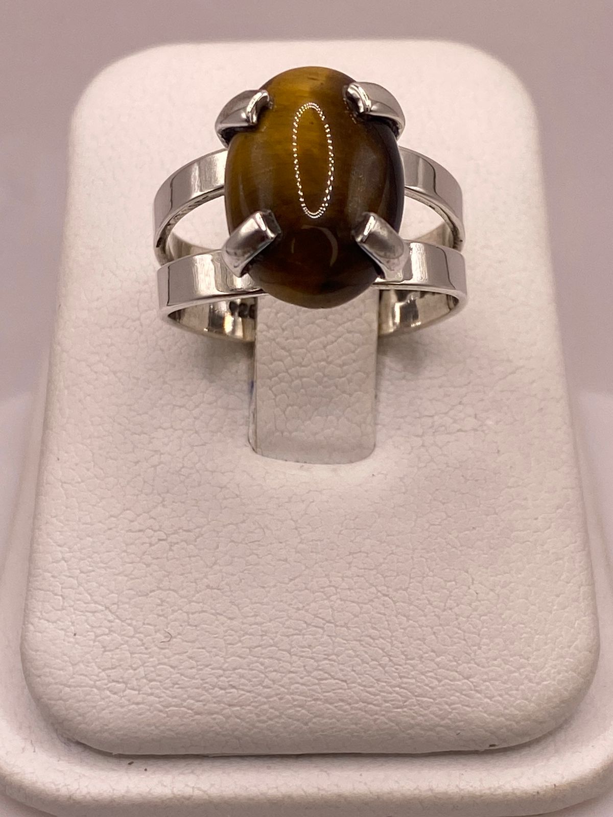 ANILLO ARTESANAL DE PLATA LEY 925 CON OJO DE TIGRE NATURAL