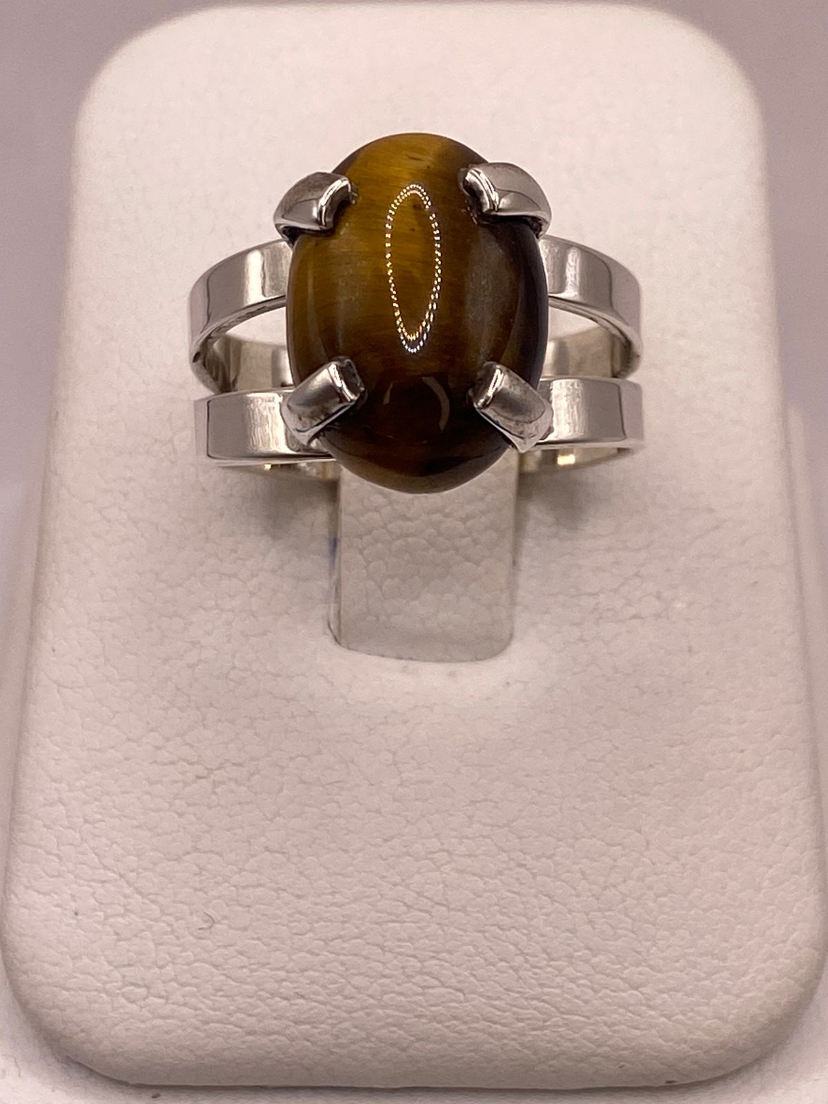 ANILLO ARTESANAL DE PLATA LEY 925 CON OJO DE TIGRE NATURAL