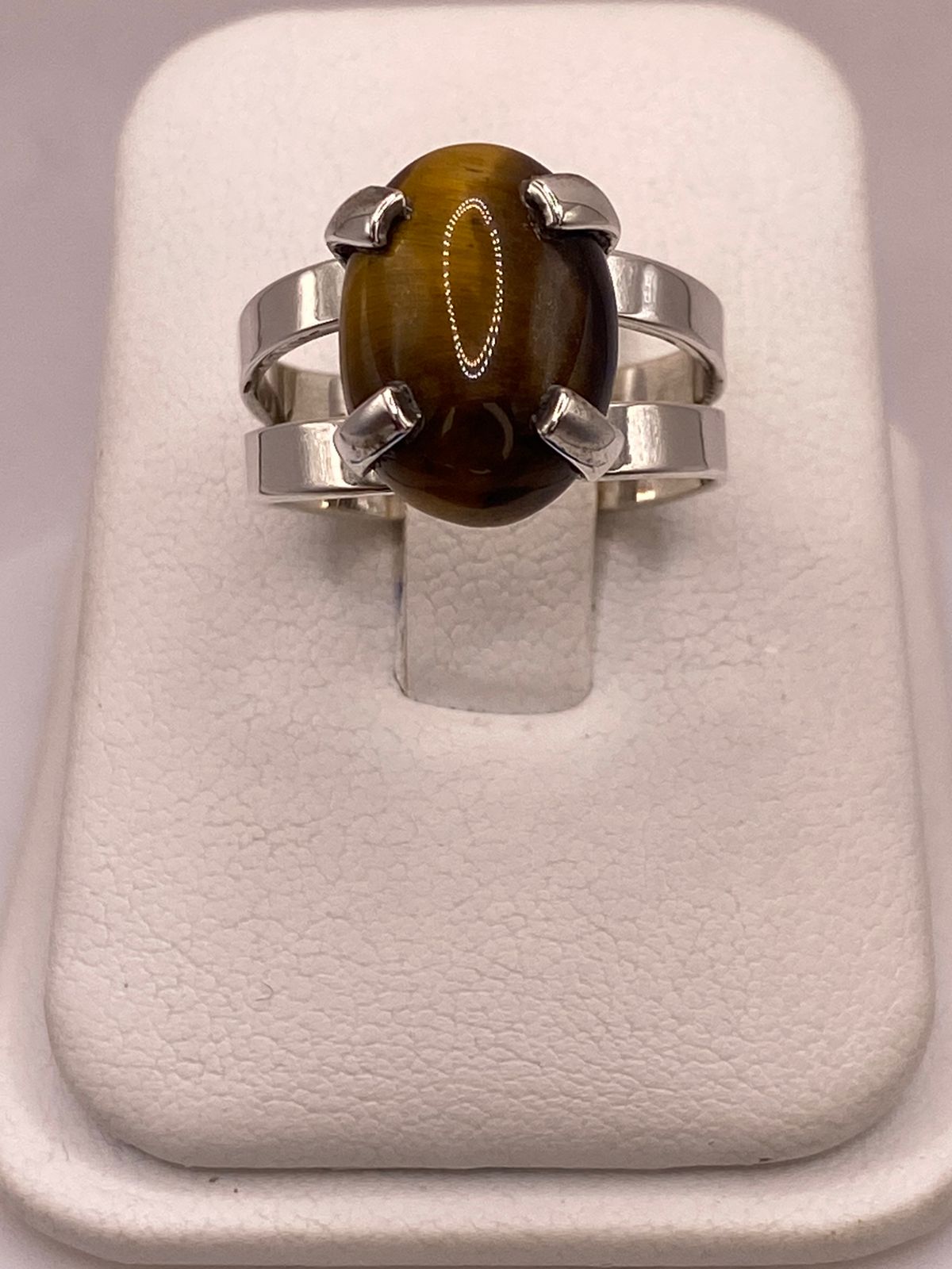 ANILLO ARTESANAL DE PLATA LEY 925 CON OJO DE TIGRE NATURAL